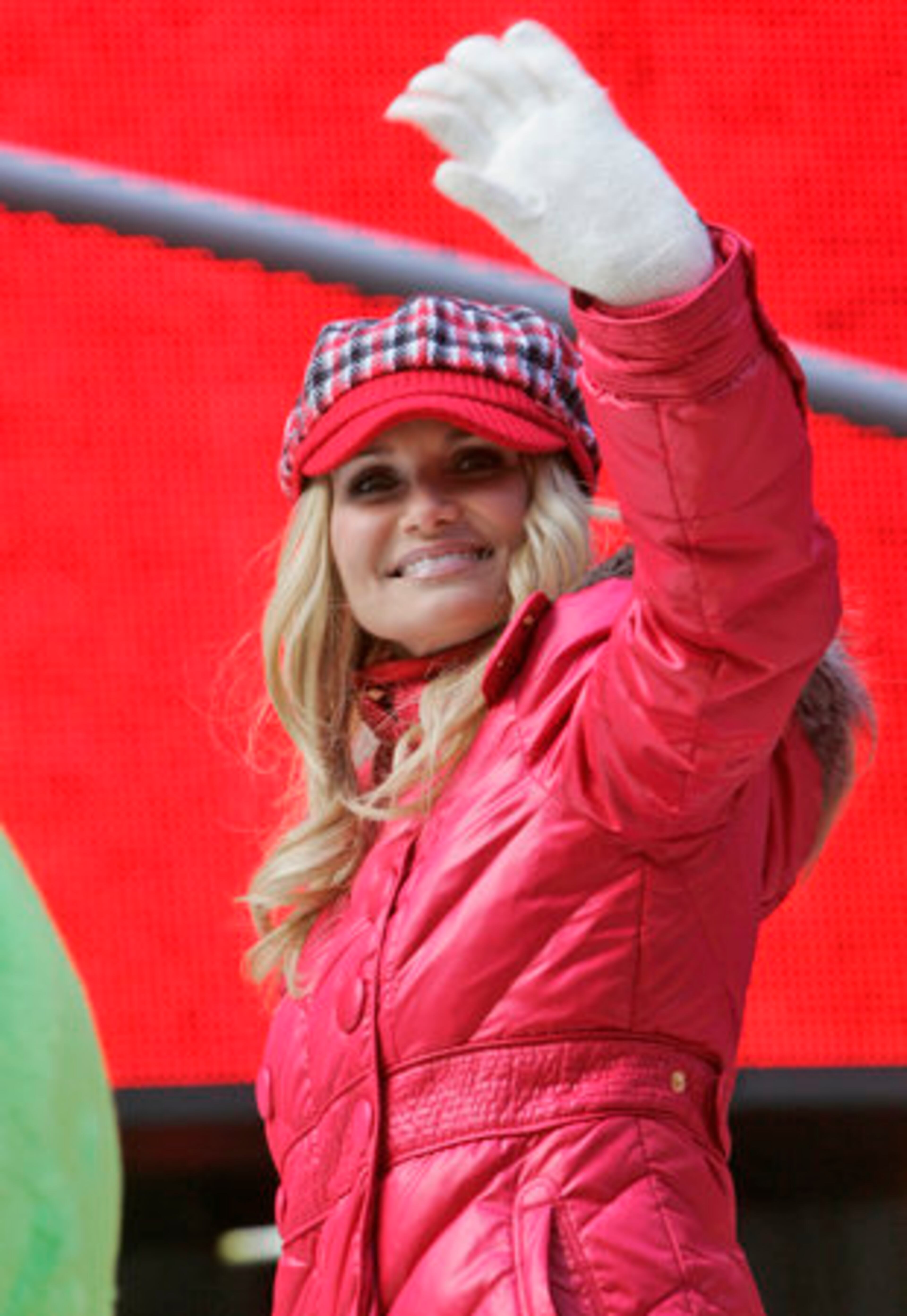 Kristin Chenoweth greets spectators.