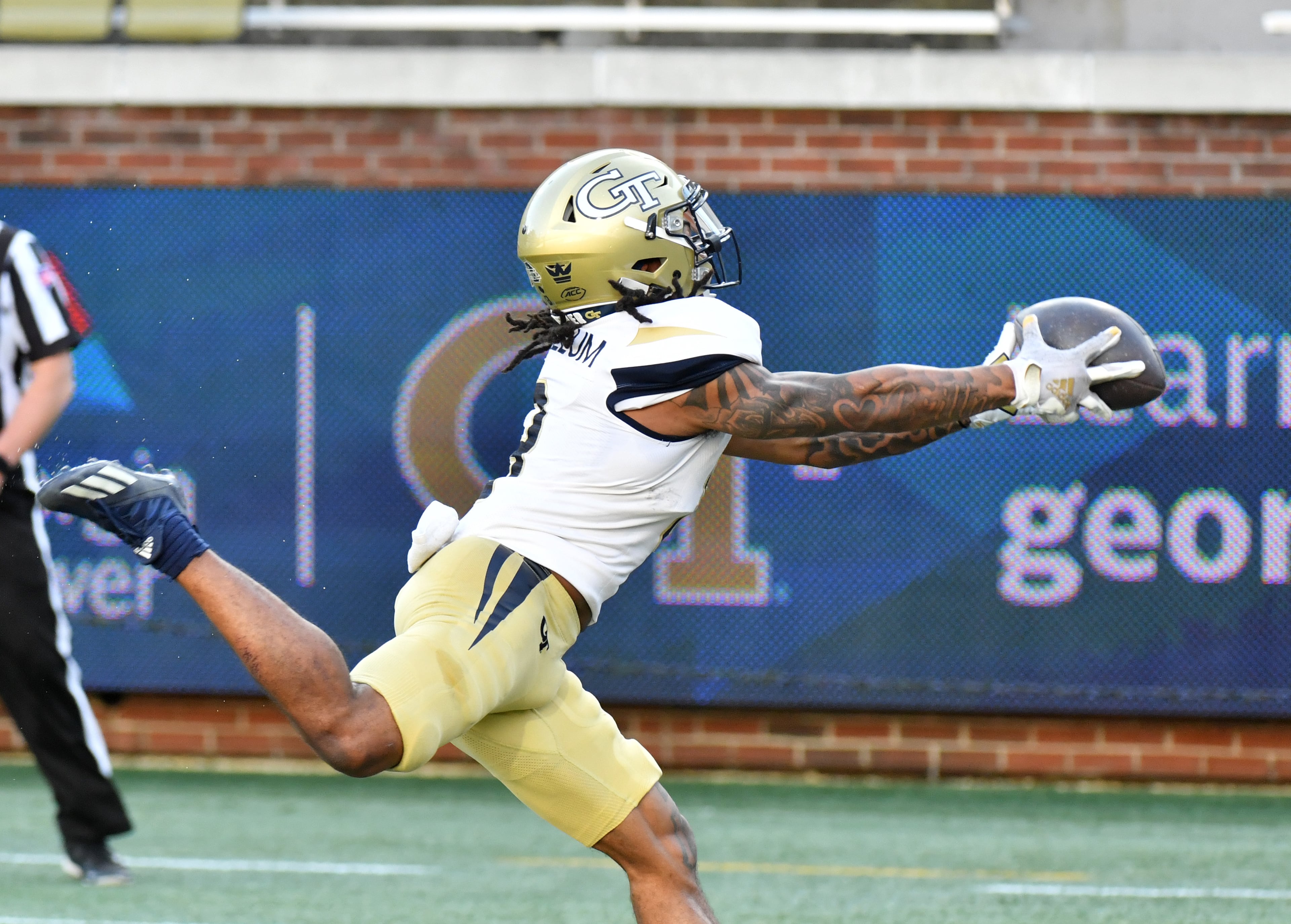 Georgia Tech's wide receiver Nate McCollum (8) makes a catch during the 2022 Spring Game at Georgia Tech's Bobby Dodd Stadium in Atlanta on Thursday, March 17, 2022. (Hyosub Shin / Hyosub.Shin@ajc.com)