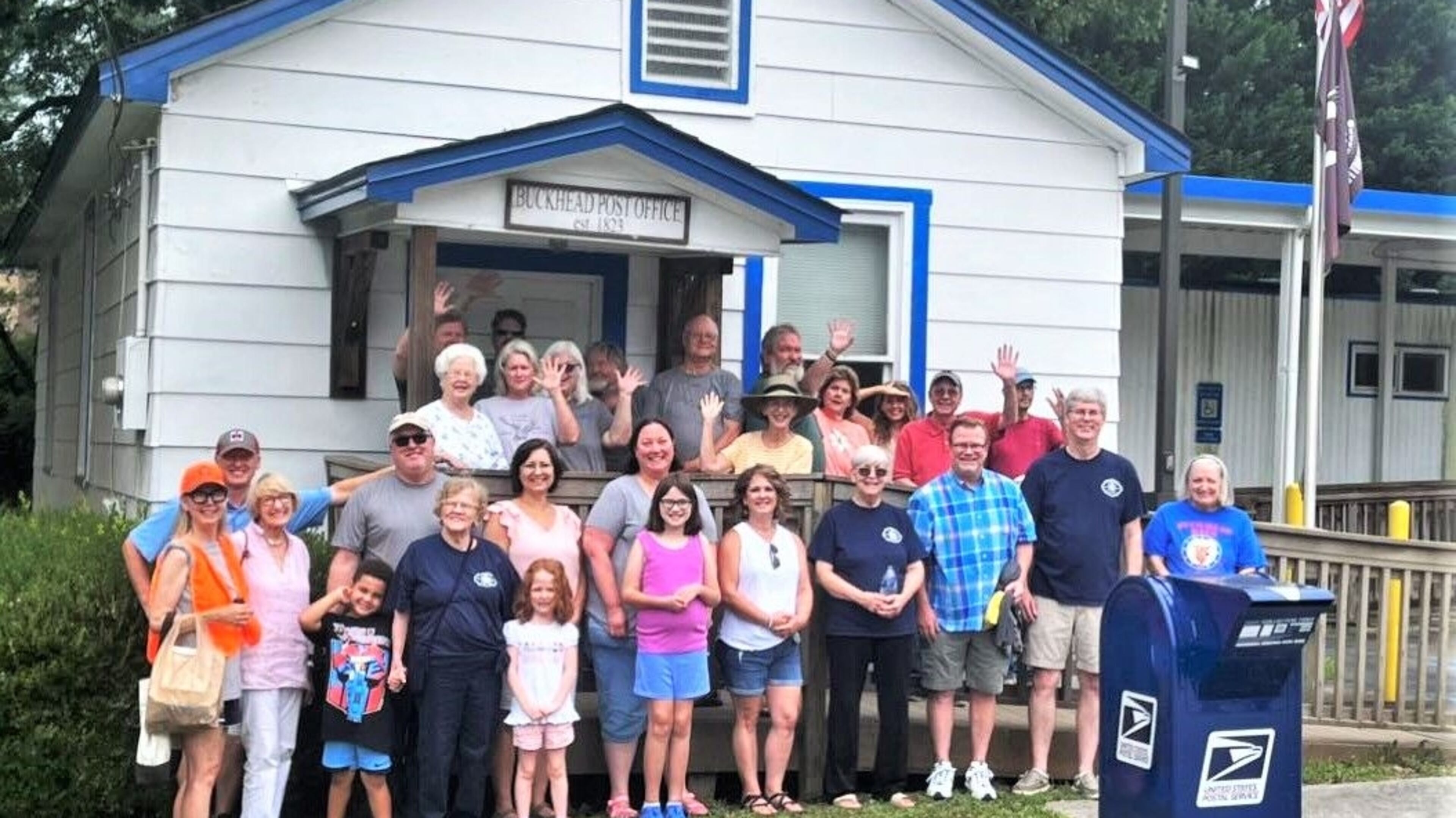 Buckhead community members gather outside of the historic post office to celebrate the institution’s 200th anniversary. (Photo Courtesy of Tia Lynn Ivey)