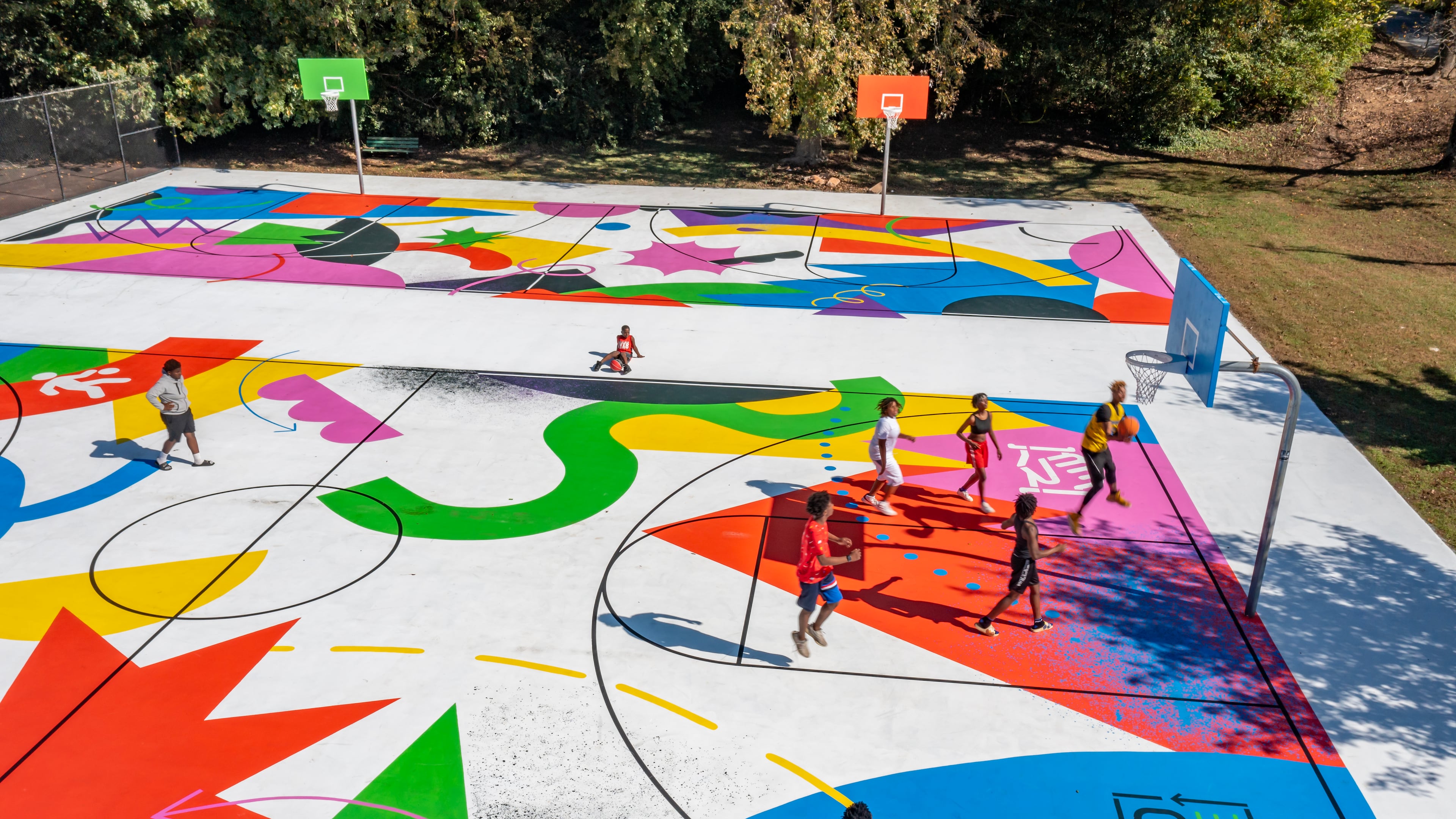 Basketball players shoot hoops on the Langford Park mural. Photo: Courtesy of SCAD