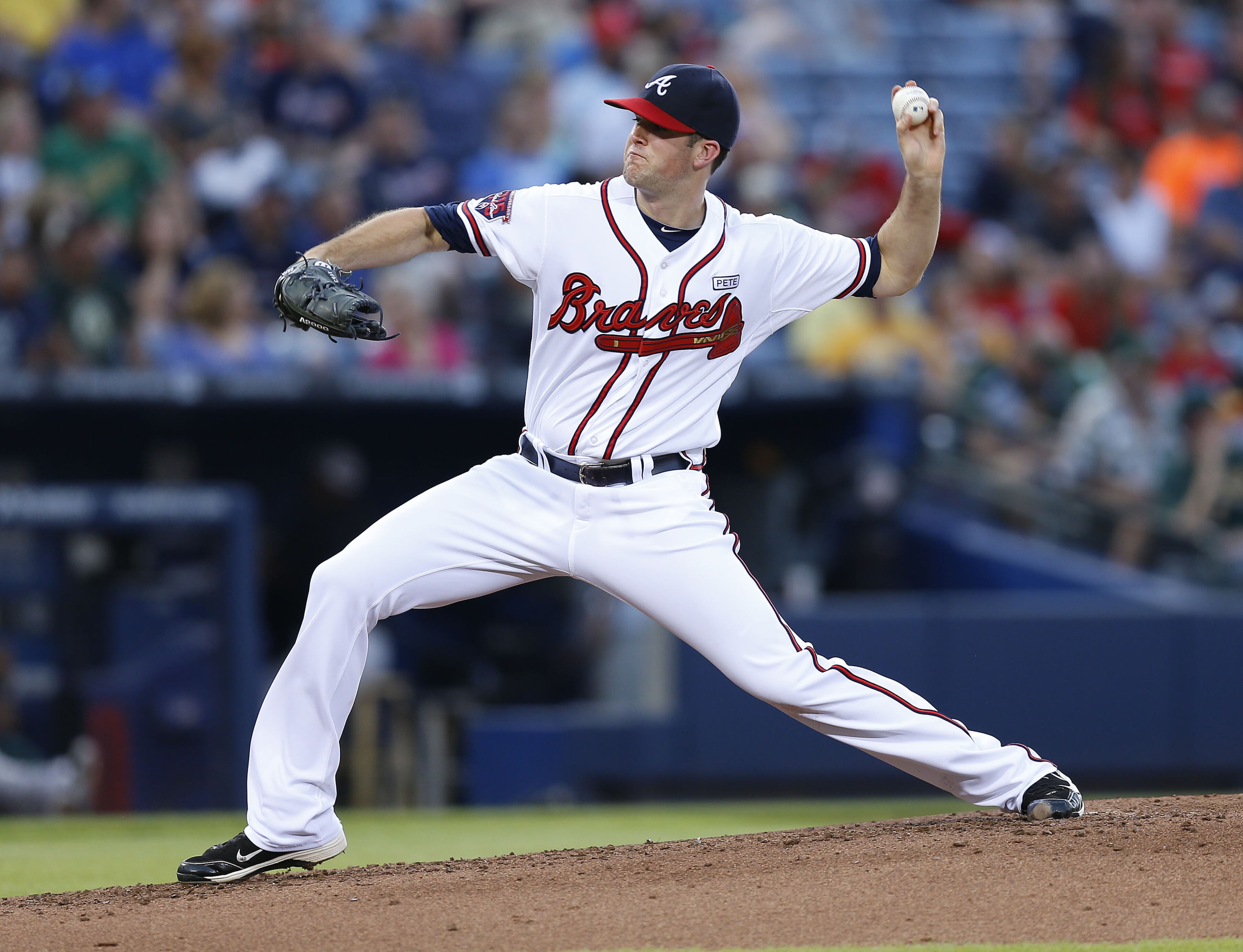 ATLANTA, GA - AUGUST 15: Pitcher Alex Wood #40 of the Atlanta Braves throws a pitch in the first inning of the game against the Oakland Athletics at Turner Field on August 15, 2014 in Atlanta, Georgia. (Photo by Mike Zarrilli/Getty Images)