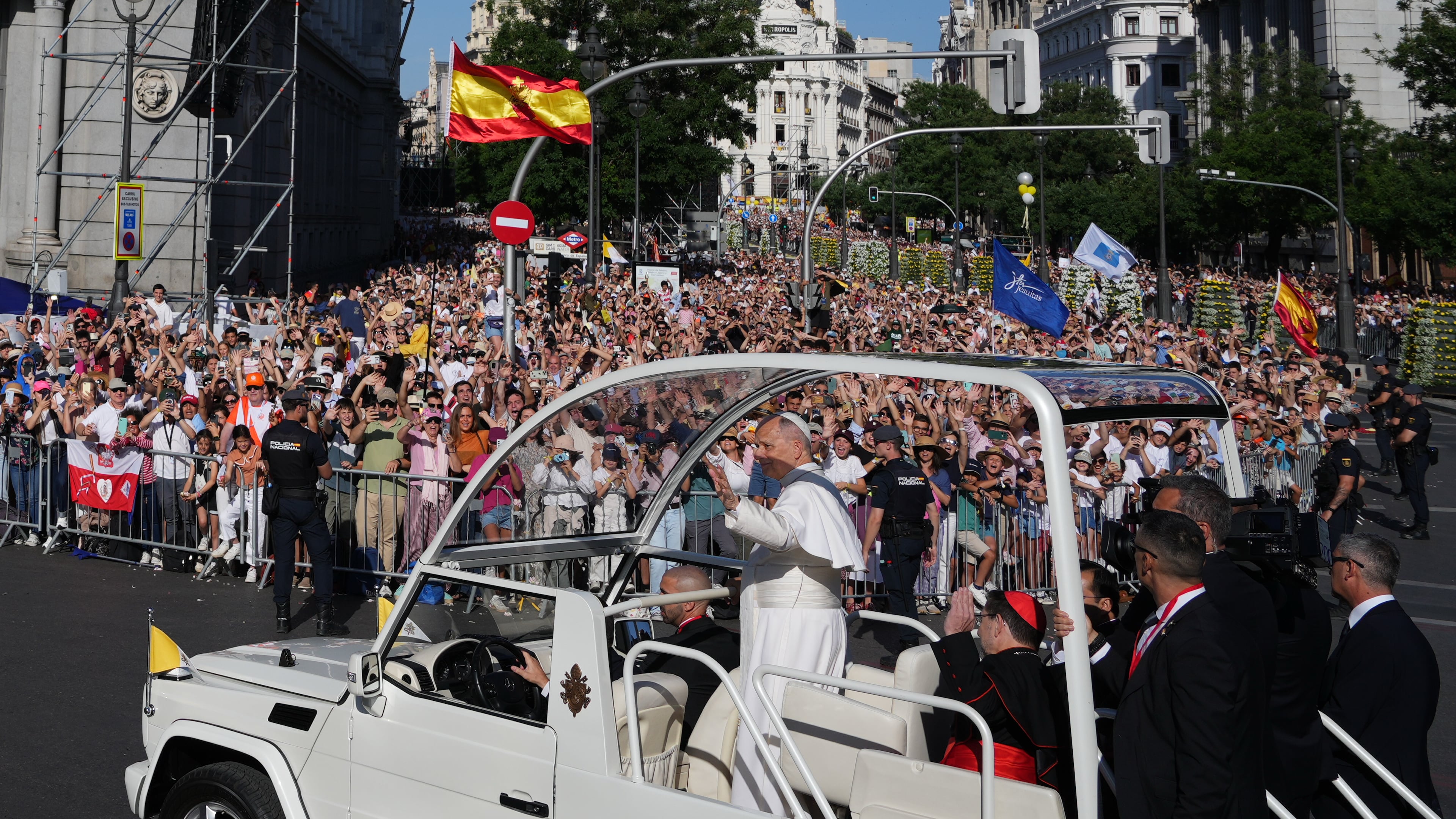 Pope Leo XIV arrives to preside over Mass marking the Catholic feast of Corpus Christi in Plaza de Cibeles in Madrid, Sunday, June 7, 2026, on the second day of a seven-day apostolic journey to mainland Spain and the Canary Islands. (AP Photo/Alessandra Tarantino)