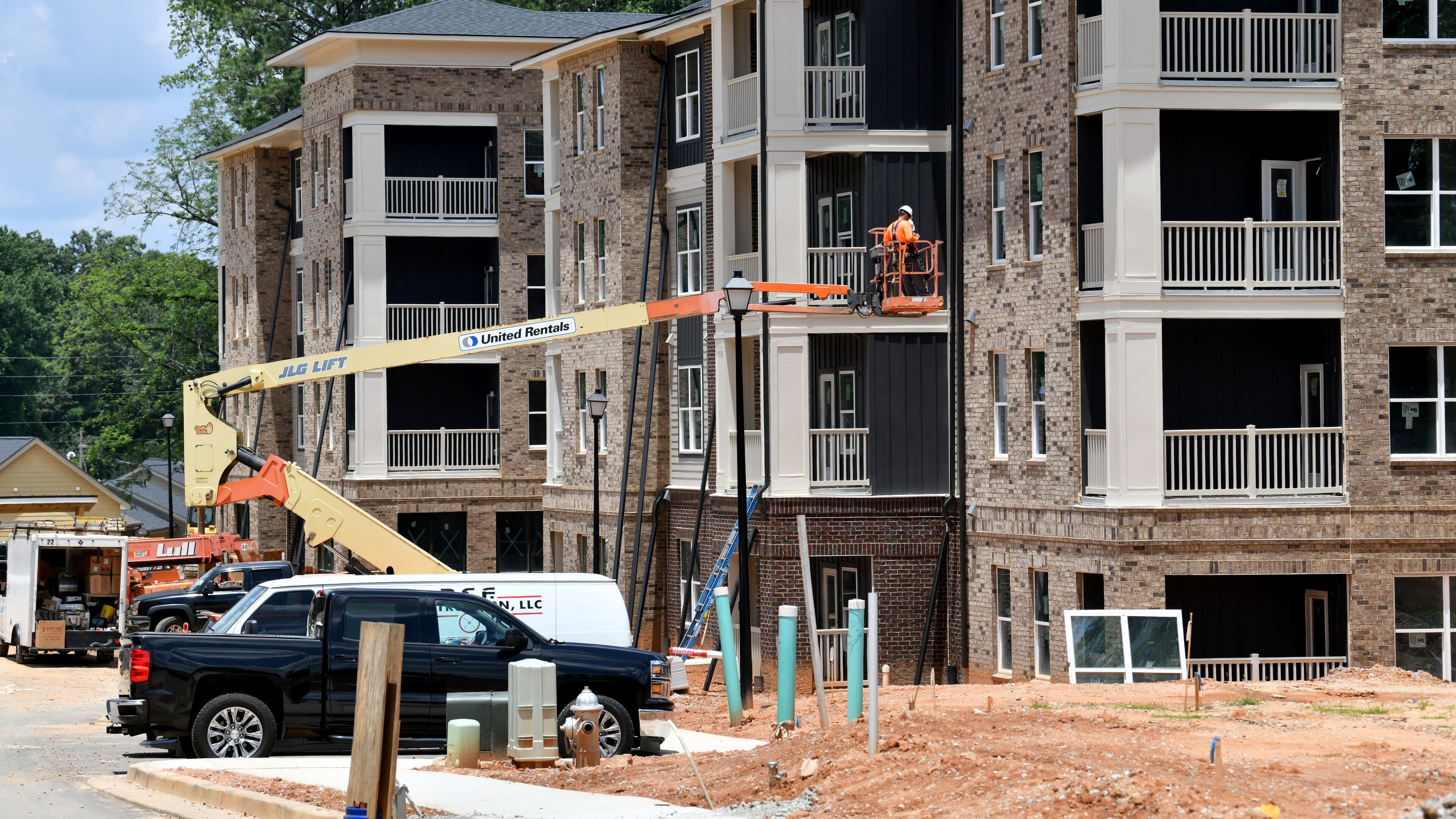 Picture shows construction site of Hearthside Lawrenceville complex, which is a Low Income Housing Tax Credit apartment development, Thursday, July 6, 2023, in Lawrenceville. In the first months of its existence, the Gwinnett County Housing and Community Development Division has taken over management of federal grants for eight affordable housing projects, including the large Hearthside Lawrenceville complex scheduled to open this fall. (Hyosub Shin / Hyosub.Shin@ajc.com)