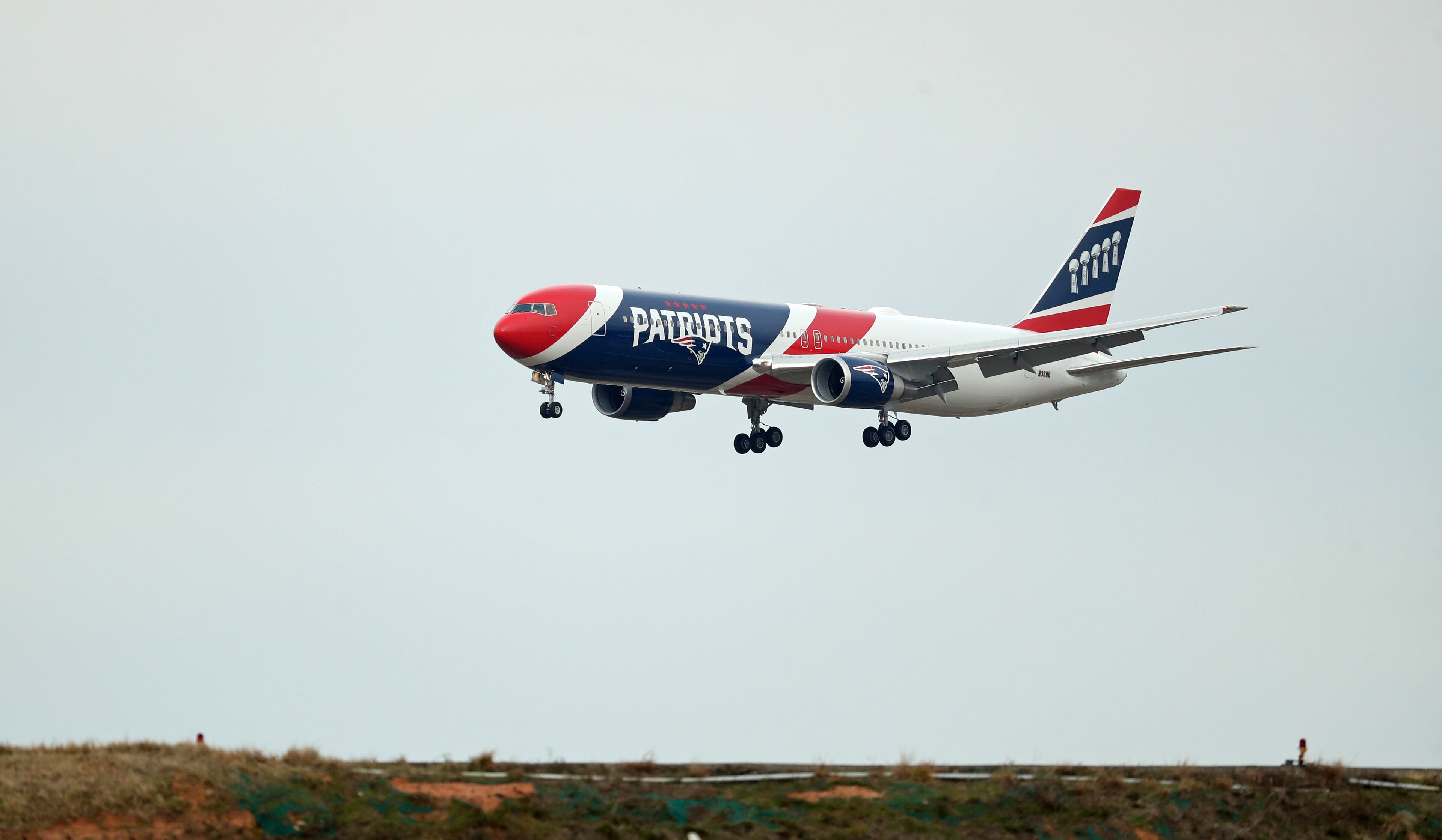 January 27, 2019 - Atlanta, Ga: The New England Patriots team plane arrives in advance of Super Bowl LIII at Hartsfield-Jackson Atlanta International Airport Sunday, January 27, 2019 in Atlanta. (JASON GETZ/SPECIAL TO THE AJC)