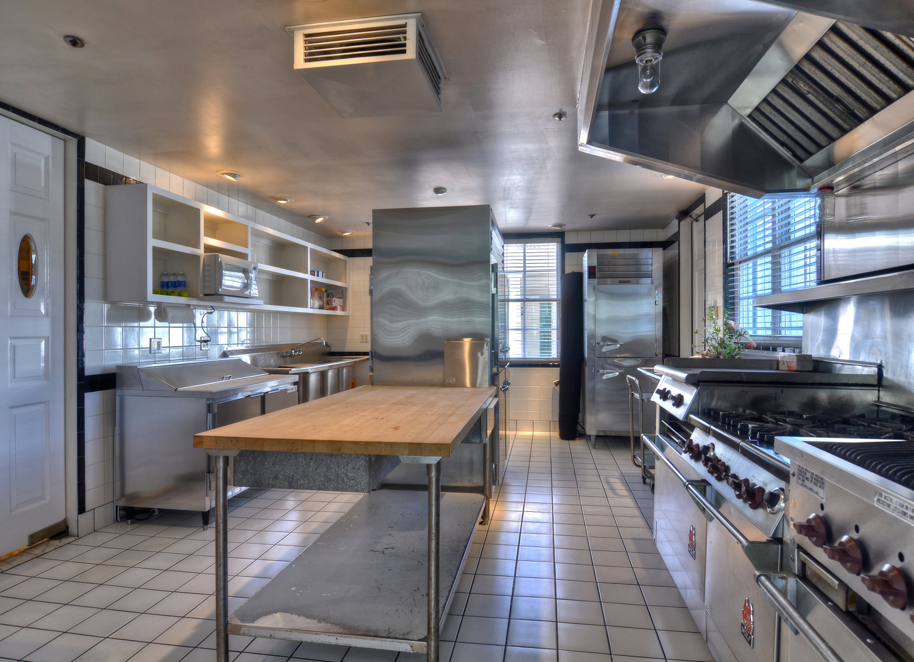 The multimillion-dollar, "Gone With the Wind"-inspired estate of John Crean, the creator of RV firm Fleetwood Enterprises who passed away in 2007, is hitting the auction block Sept. 20, 2013. The four-acre property in Newport Beach, Calif., has four buildings, including a 15,000-square-foot main house loosely modeled after Tara from the iconic film. (We say "loosely" because we're pretty sure Scarlett O'Hara didn't have a large commercial kitchen, ice cream parlor, swimming pool, movie theater and elevator in her home.) For more information, visit http://www.toptenrealestatedeals.com/homes/weekly-ten-best-home-deals/2013/8-20-2013/.