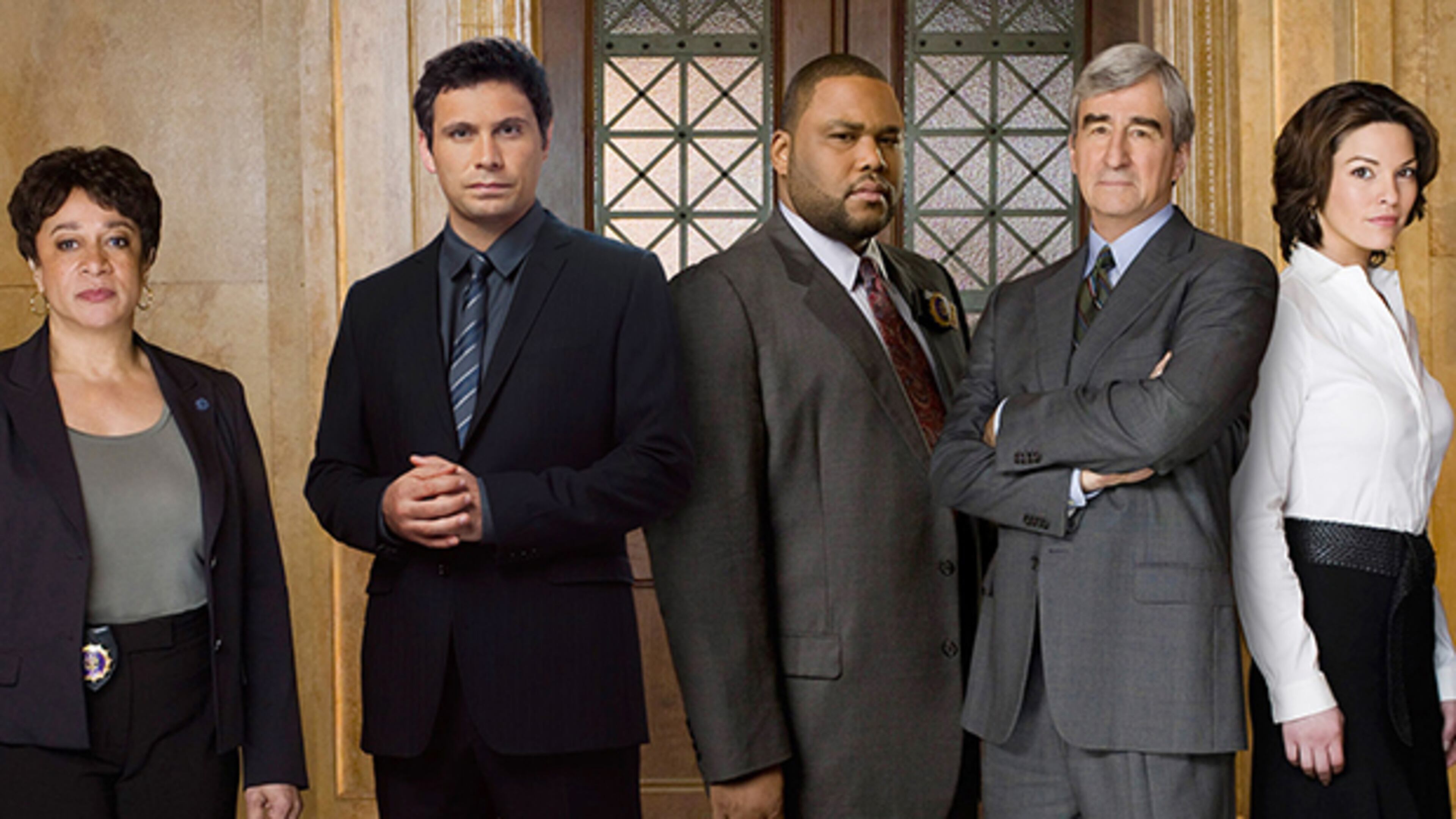 "Law & Order" returns a dozen years after its previous season. Some faces from the classic show (from left): S. Epatha Merkerson, Jeremy Sisto, Anthony Anderson, Sam Waterston and Alana De La Garza. (Photo: Virginia Sherwood / NBC / courtesy Everett Collection)