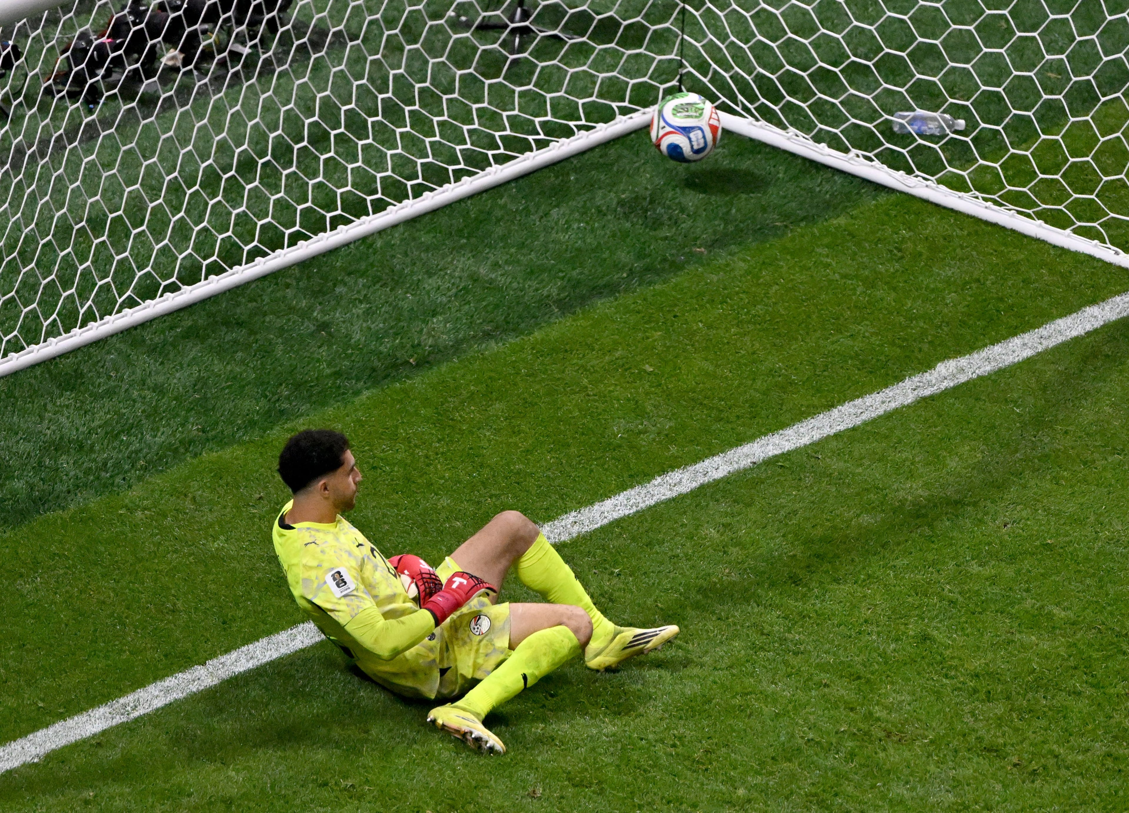 Egypt goalkeeper Mostafa Shobeir (23) is not able to stop a goal by Argentina midfielder Enzo Fernández (24) during the second half of the Argentina vs. Egypt FIFA World Cup game on Tuesday, July 7, 2026, in Atlanta. Argentina won 3-2 over Egypt. (Hyosub Shin/AJC)