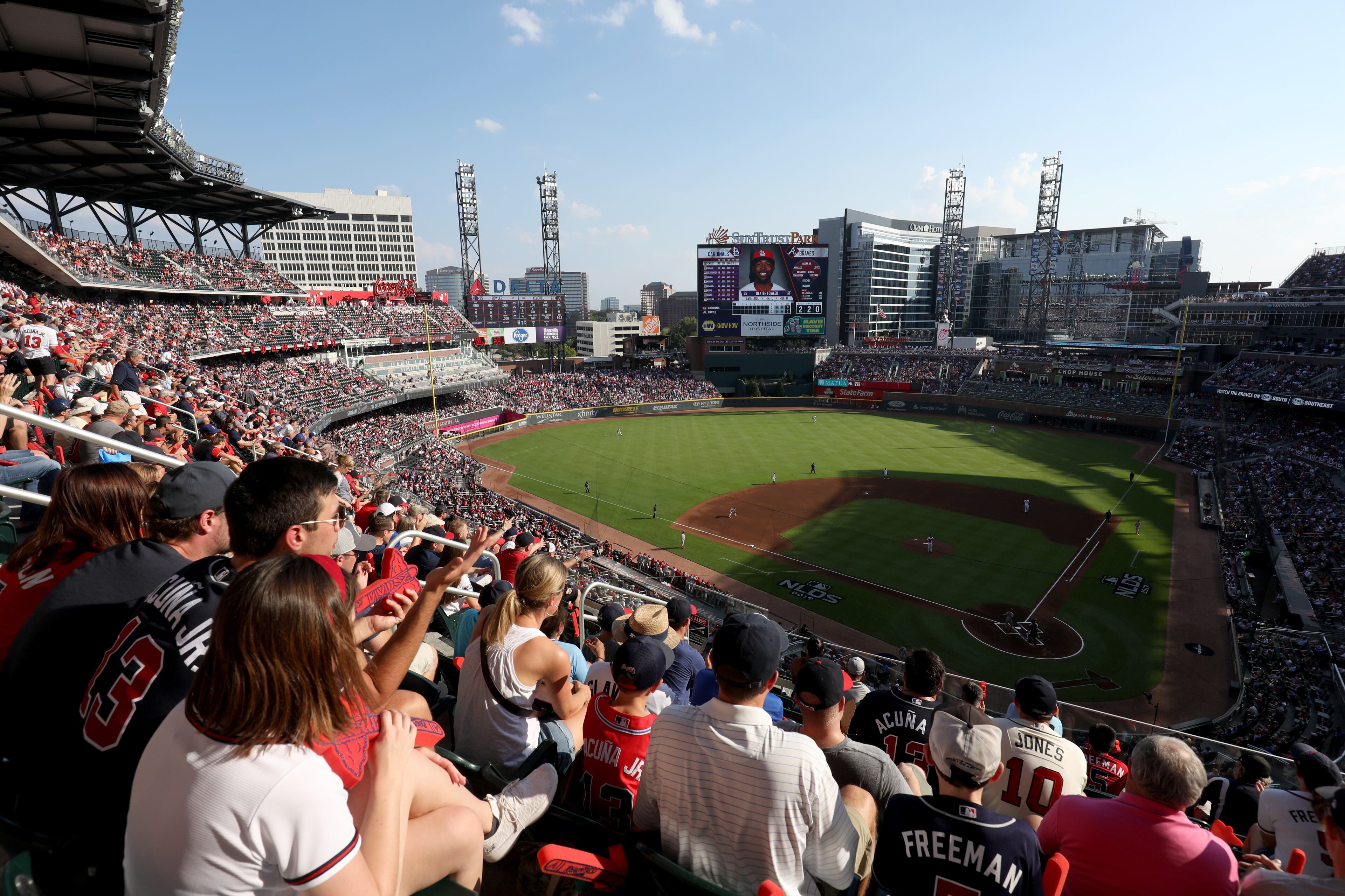 Braves fans react. (JASON GETZ/SPECIAL TO THE AJC)