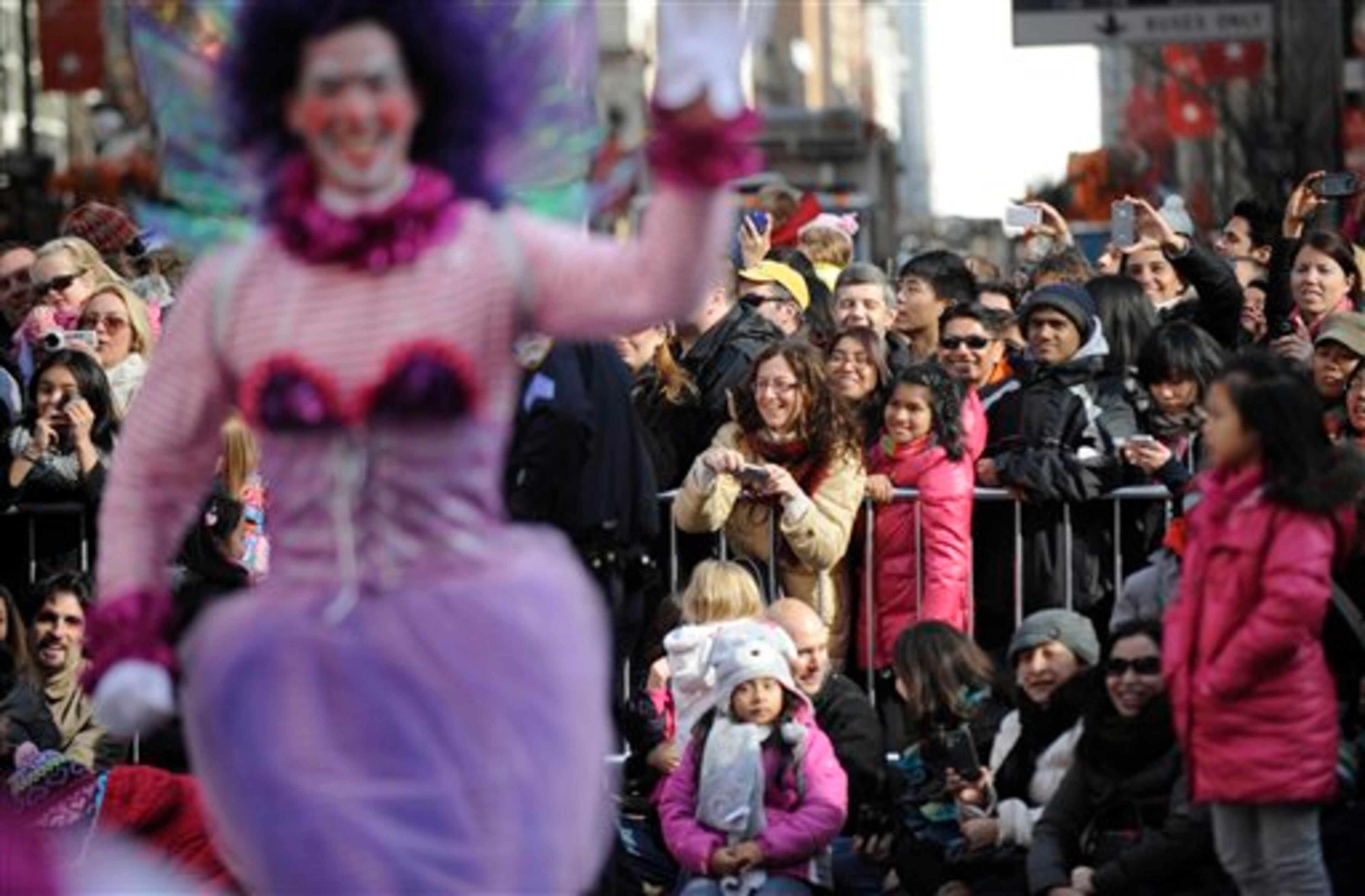 People watch the 86th annual Macy's Thanksgiving Day Parade,Thursday, Nov 22, 2012, in New York. The annual Macy's Thanksgiving Day Parade put a festive mood in the air in a city still coping with the aftermath of Superstorm Sandy. (AP Photo/ Louis Lanzano)