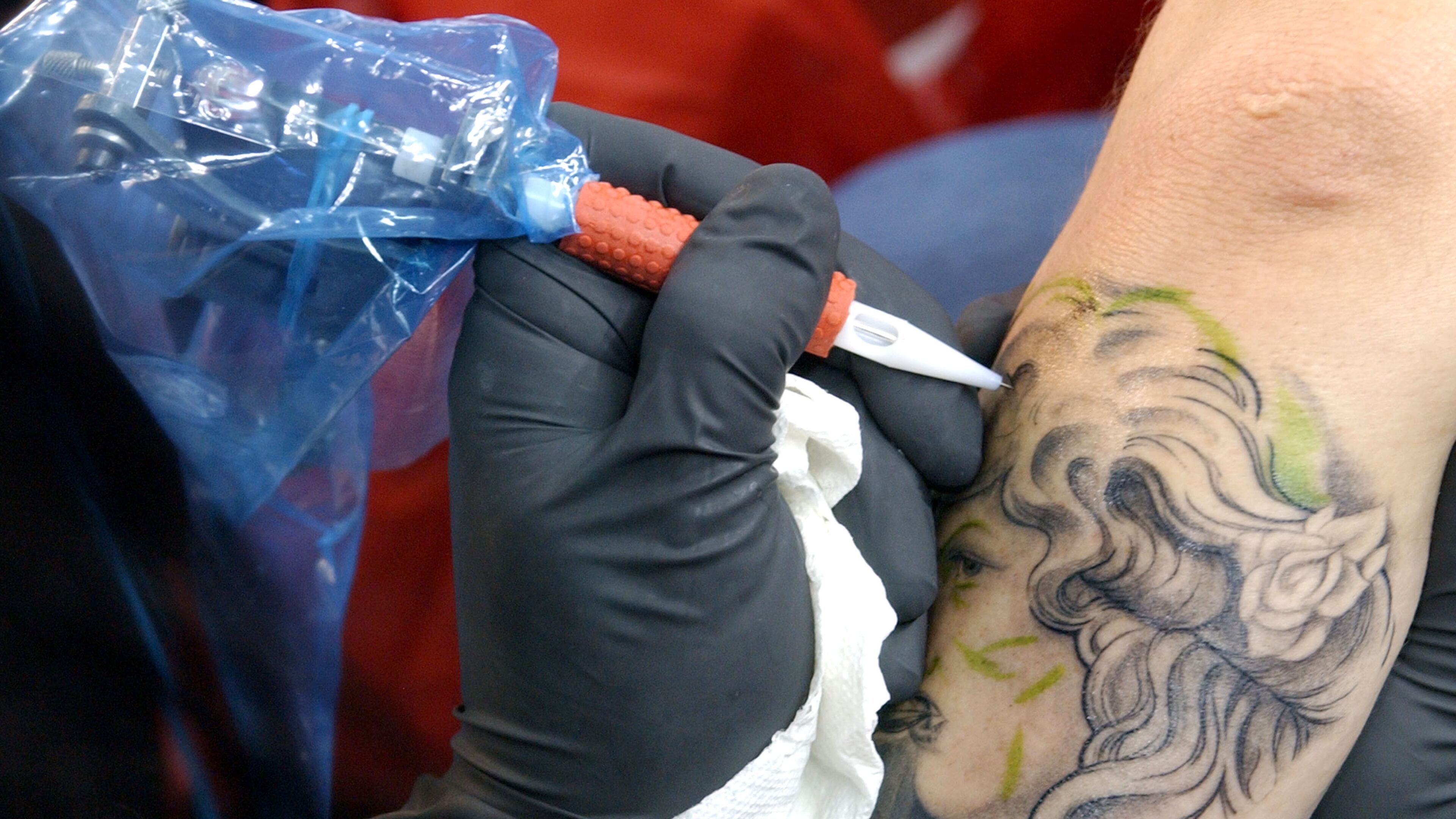 A Florida woman hunted down a customer after he allegedly did not pay for his tattoo. (Photo by Justin Sullivan/Getty Images)