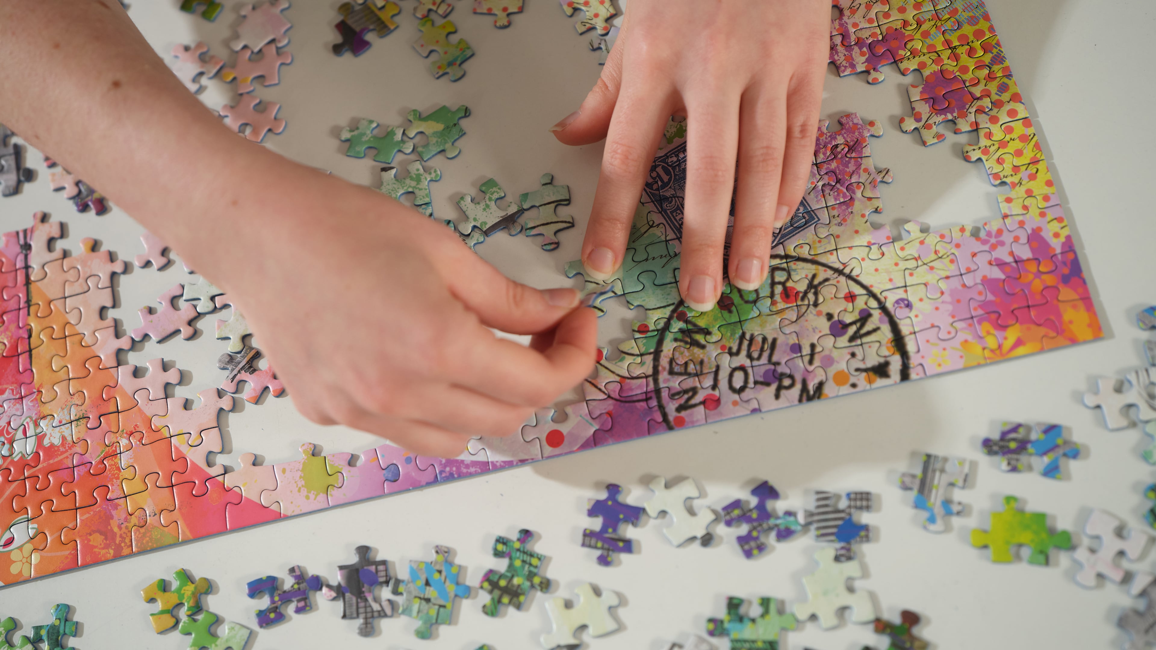 Speed-puzzler Karen Kavett works on a puzzle in 2024. (Emanuel Hahn/The New York Times)