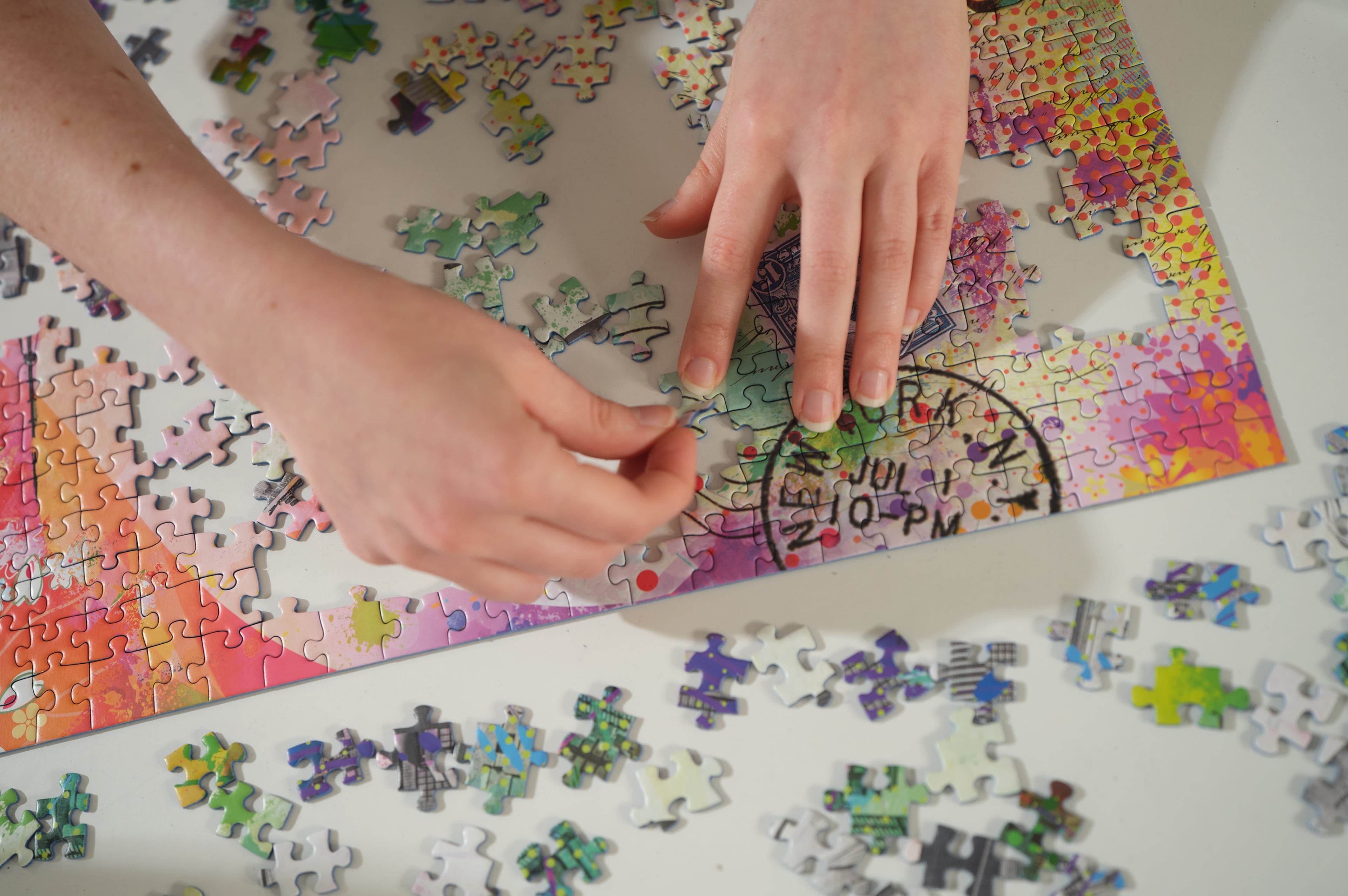 Karen Kavett, 33, works on a puzzle in Los Angeles, June 20, 2024. (Emanuel Hahn/The New York Times)