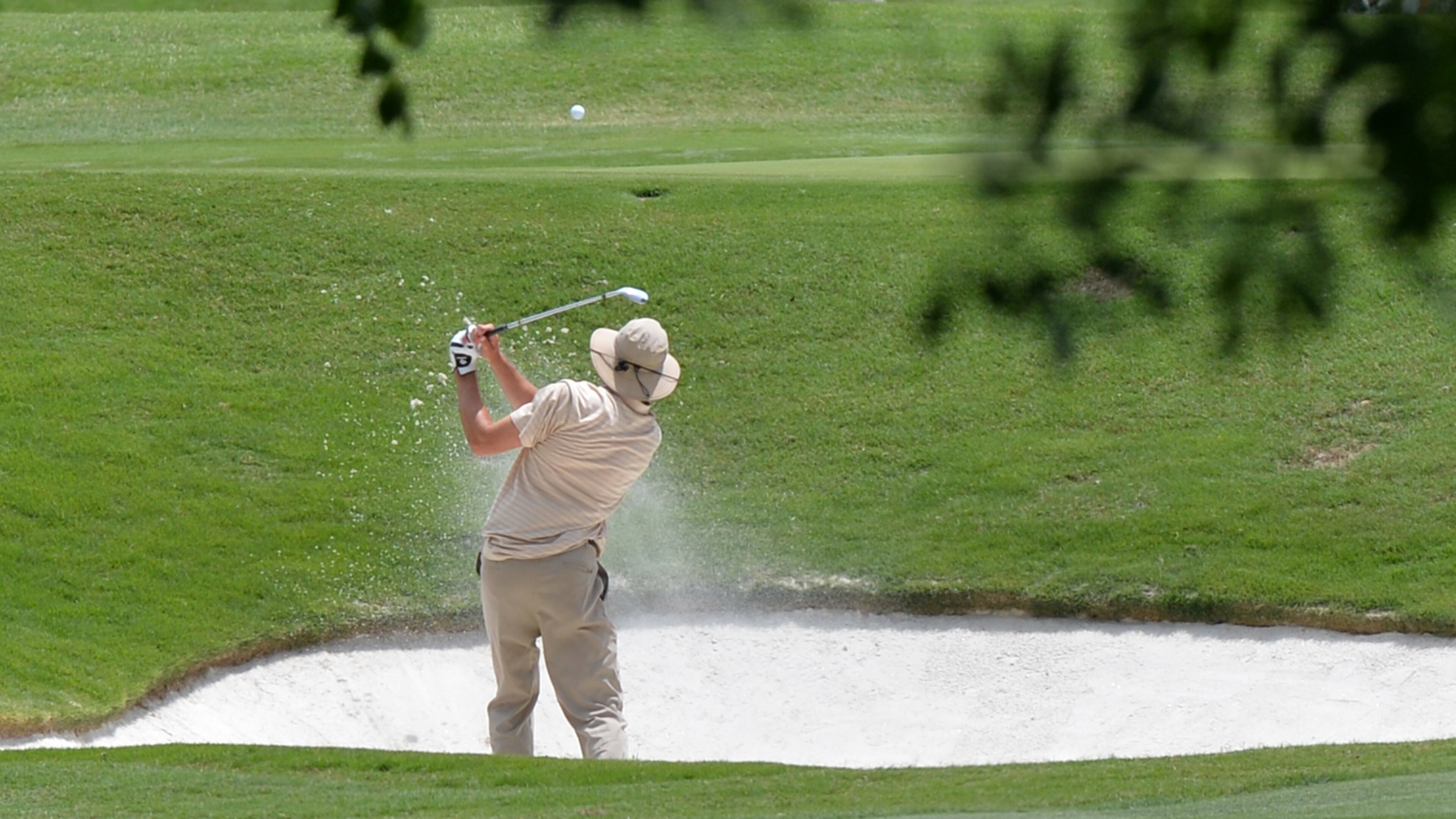 A 2014 AJC file photo shows Gus Wagoner of Duluth, GA hitting from the sand on the 9th hole at Ansley Golf club.