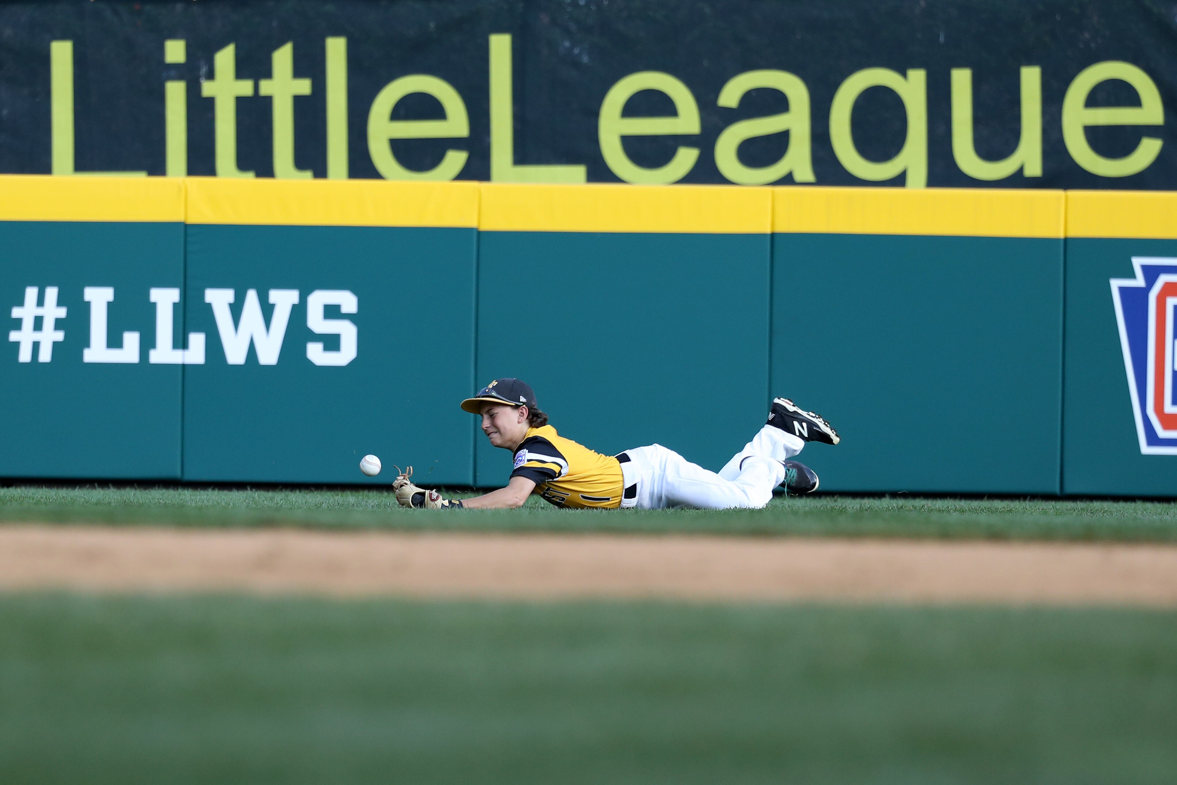 SOUTH WILLIAMSPORT, PA - AUGUST 25: Left fielder Charlie Clem #1 of the Southeast Team of Georgia can't reach a ball hit for an RBI triple in the fifth inning by the West Region from Hawaii during the U.S. Championship game of the Little League World Series at Lamade Stadium on August 25, 2018 in South Williamsport, Pennsylvania. (Photo by Rob Carr/Getty Images)