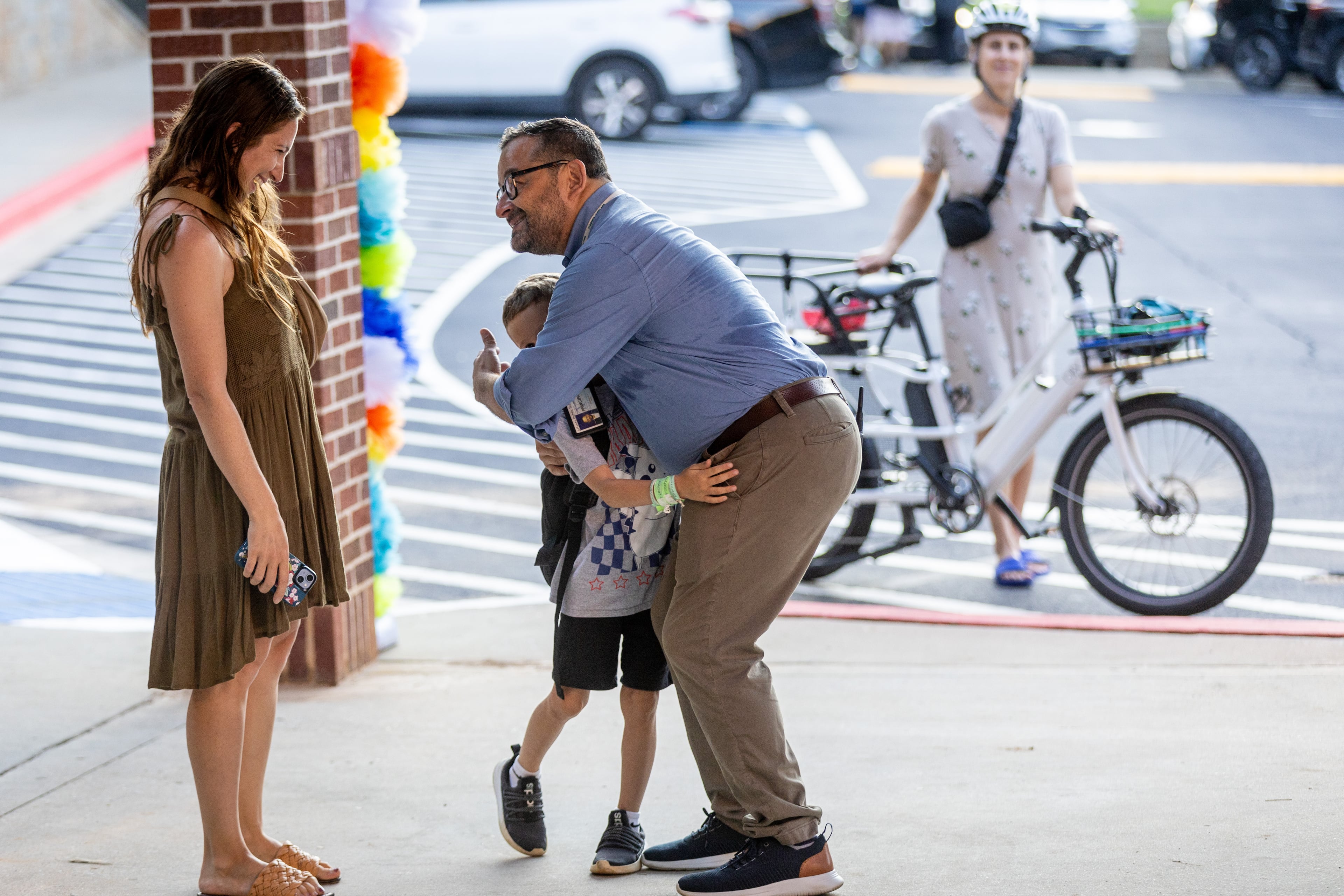 Virginia-Highland Elementary Principal Terry Harness greets parents and students on the first day of school, Tuesday, August 1, 2023. (Steve Schaefer/steve.schaefer@ajc.com)