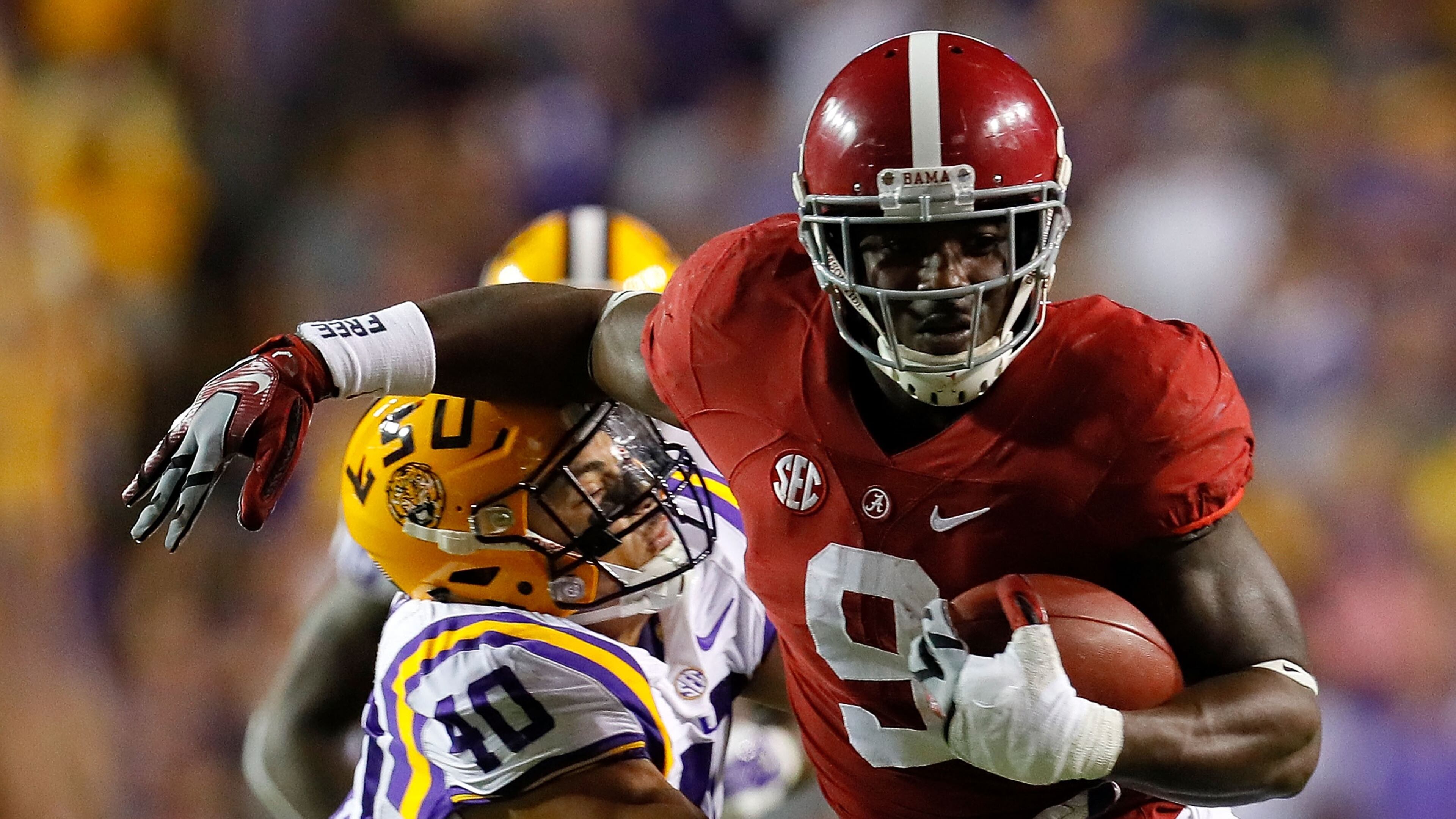 BATON ROUGE, LA - NOVEMBER 05: Bo Scarbrough #9 of the Alabama Crimson Tide attempts to break a tackle by Duke Riley #40 of the LSU Tigers at Tiger Stadium on November 5, 2016 in Baton Rouge, Louisiana. (Photo by Kevin C. Cox/Getty Images)