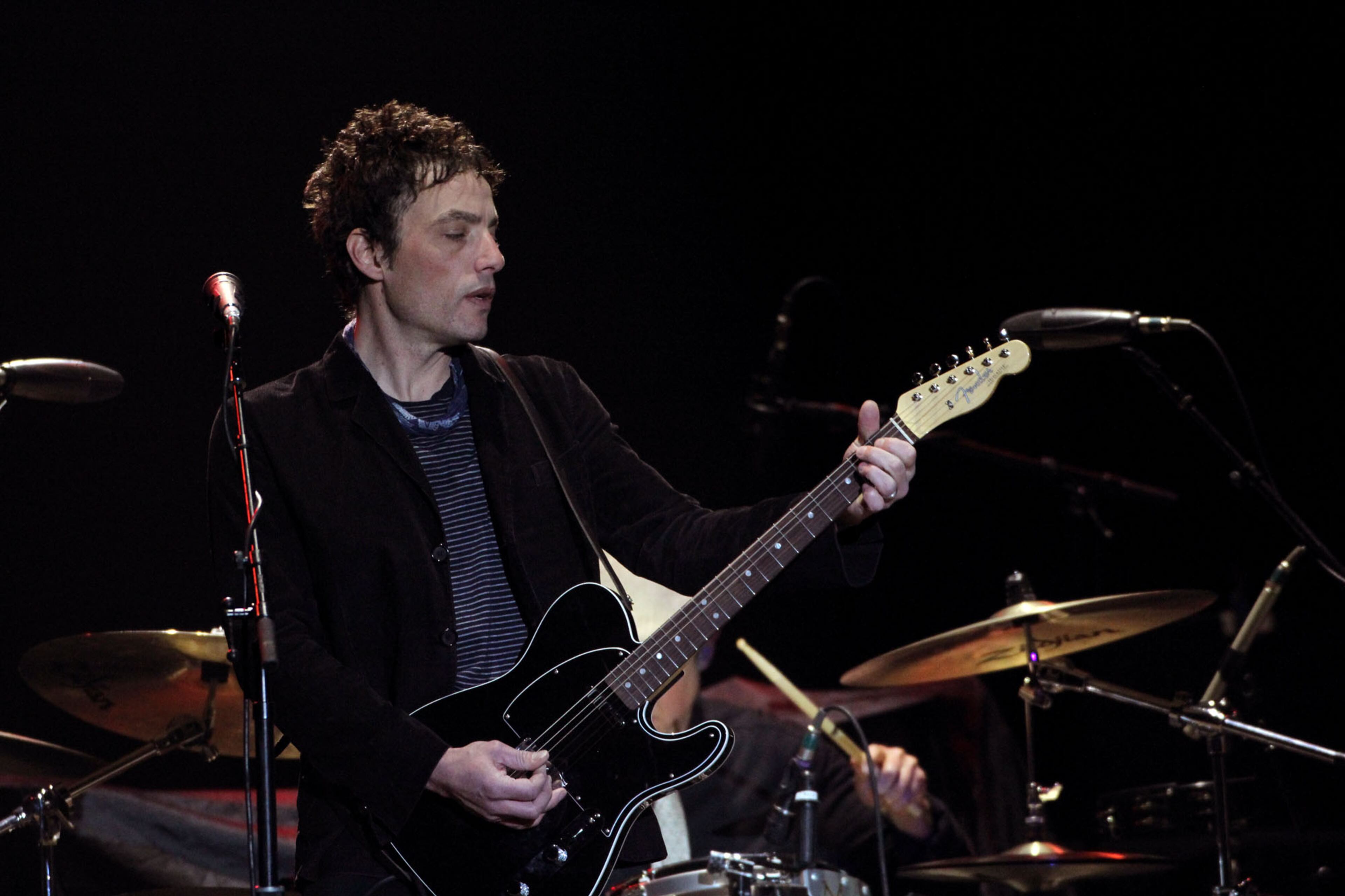 Los Angeles rock band the Wallflowers, fronted by Jakob Dylan, opened their set with "The Devil's Waltz," and "Misfits and Lovers," from "Glad All Over." Dylan is son of legendary rocker Bob Dylan but has carved out his own niche in the music world.