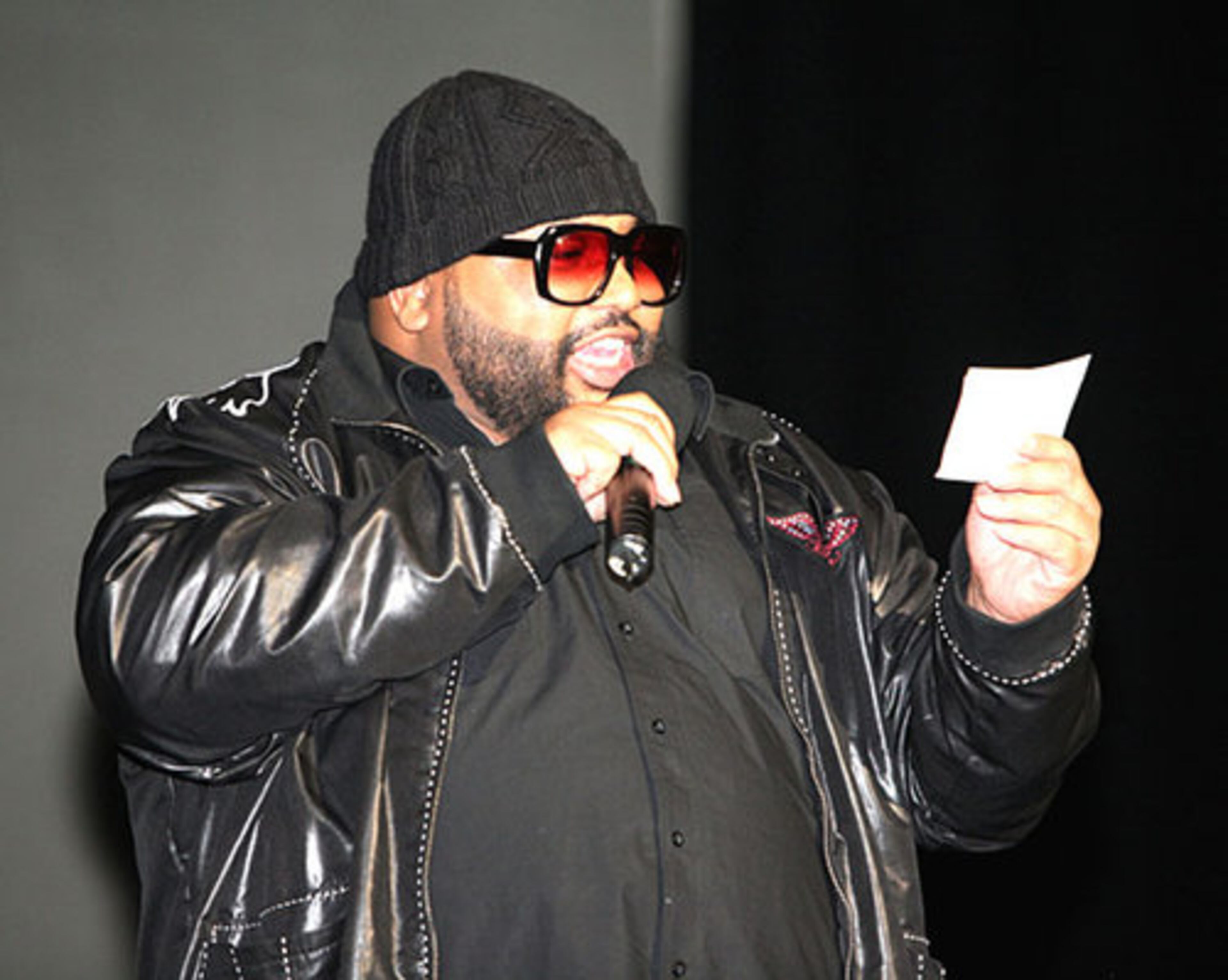 Atlanta artist-producer Jazze Pha introduces one of the groups.