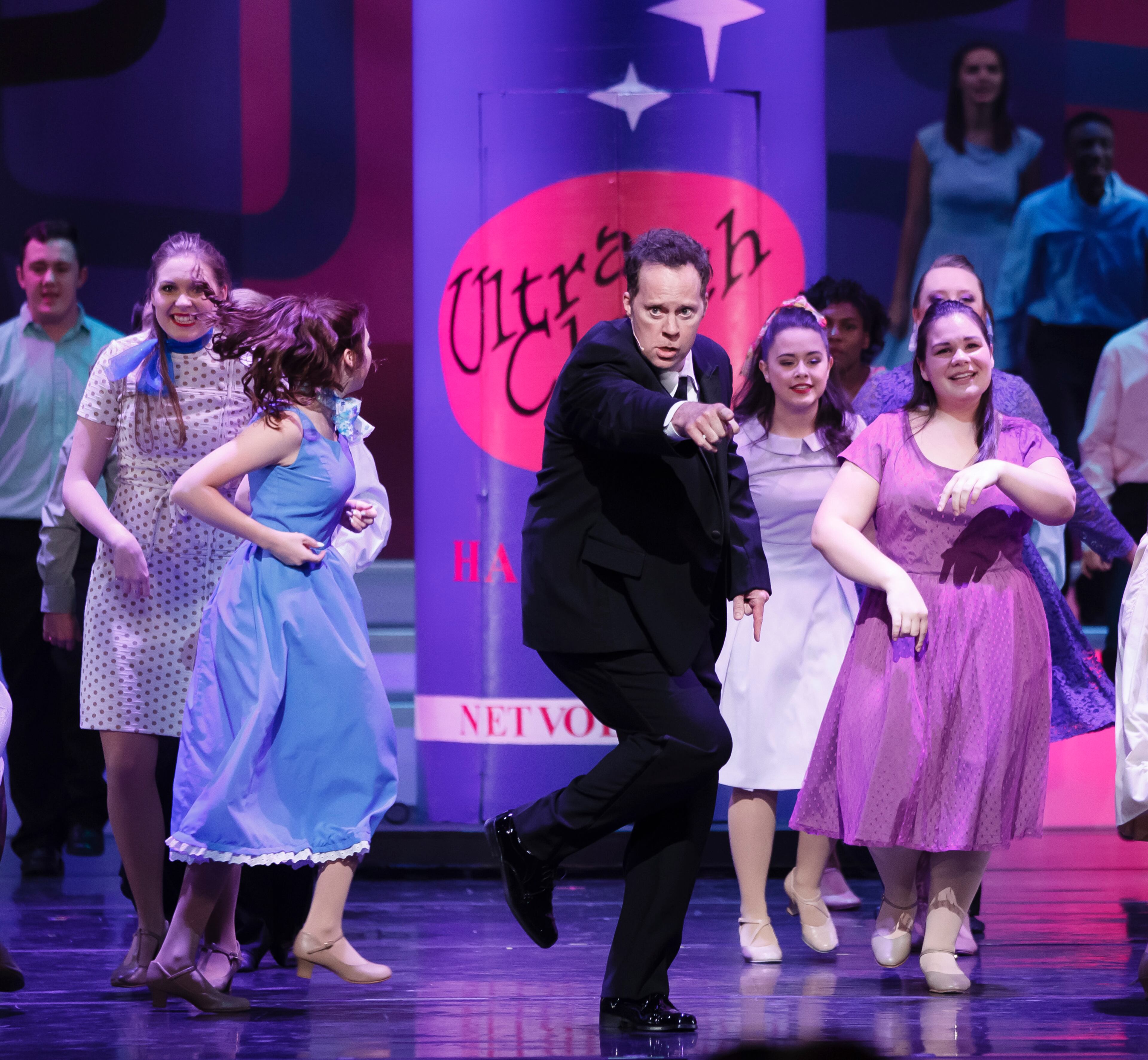 The Shuler Student Ensemble performs a medley from Hairspray with Shuler Hensley