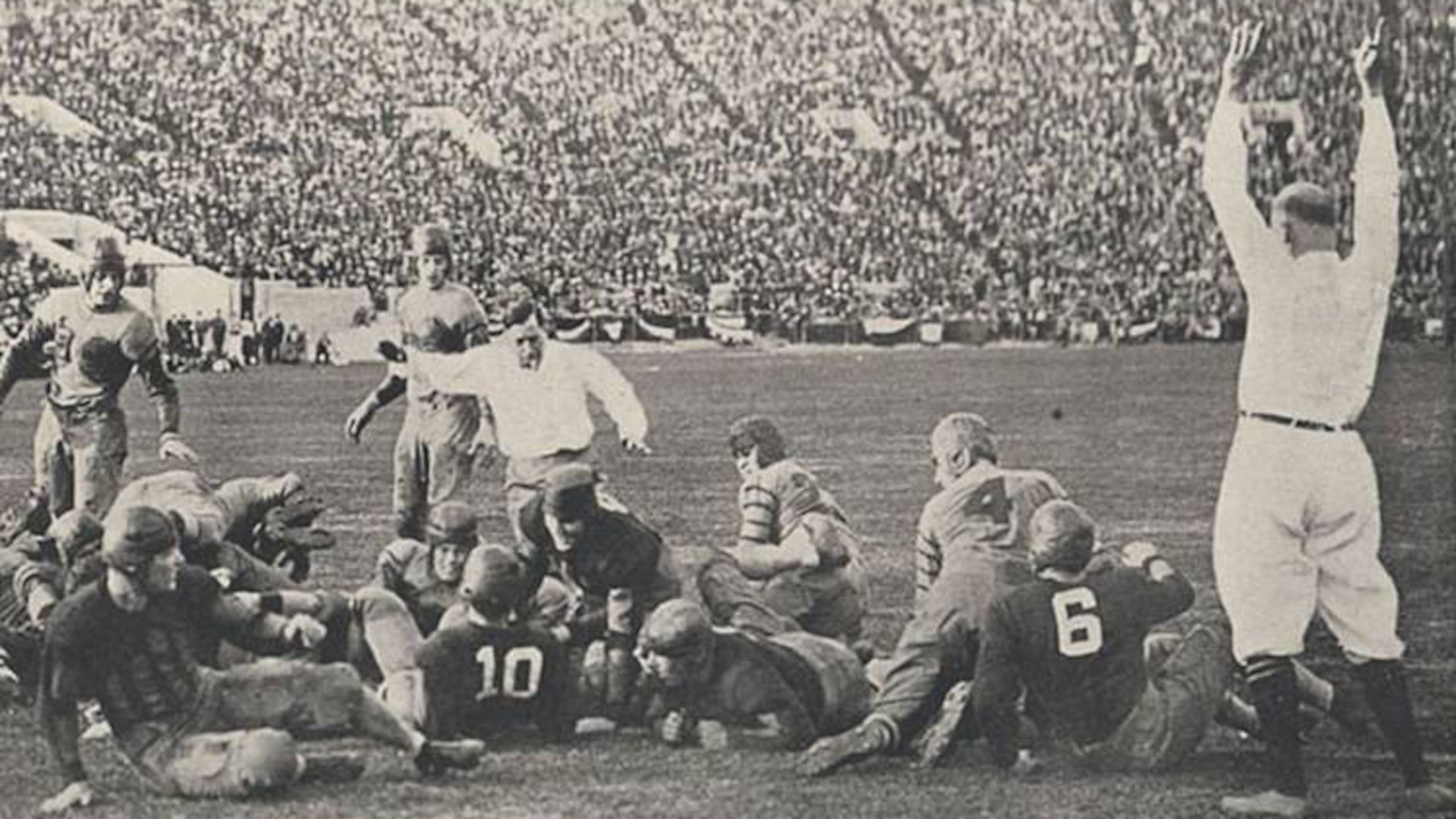Alabama scores on a touchdown run by Pooley Hubert in the 1926 Rose Bowl.