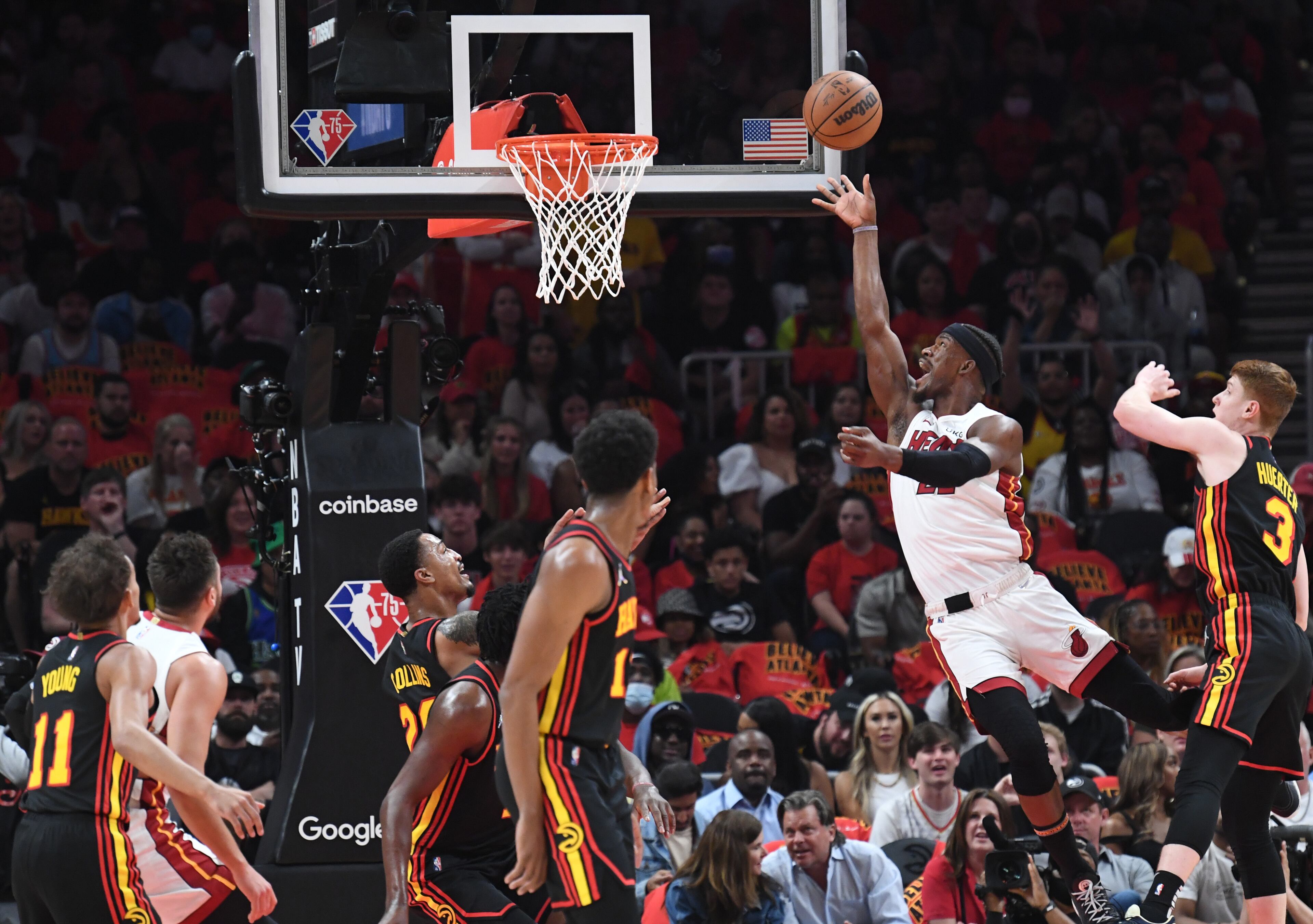 Heat forward Jimmy Butler goes to the basket during the first half in Game 4 on Sunday night in Atlanta. (Hyosub Shin / Hyosub.Shin@ajc.com)