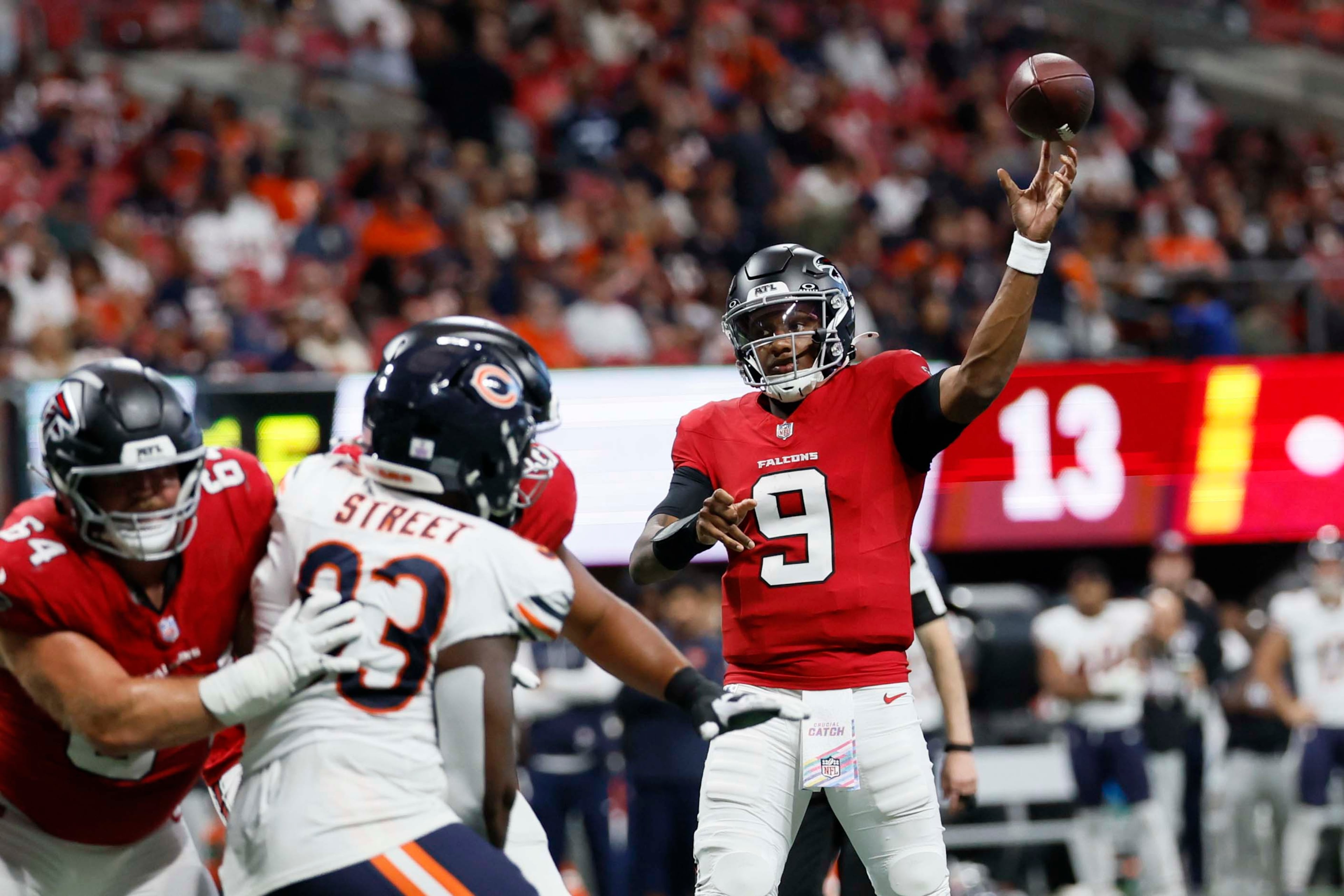 Atlanta Falcons quarterback Michael Penix Jr. (right) attempts a pass in the second half of an NFL game against the Chicago Bears at Mercedes-Benz Stadium in Atlanta on Sunday, Oct. 18, 2026. (Miguel Martinez/AJC)