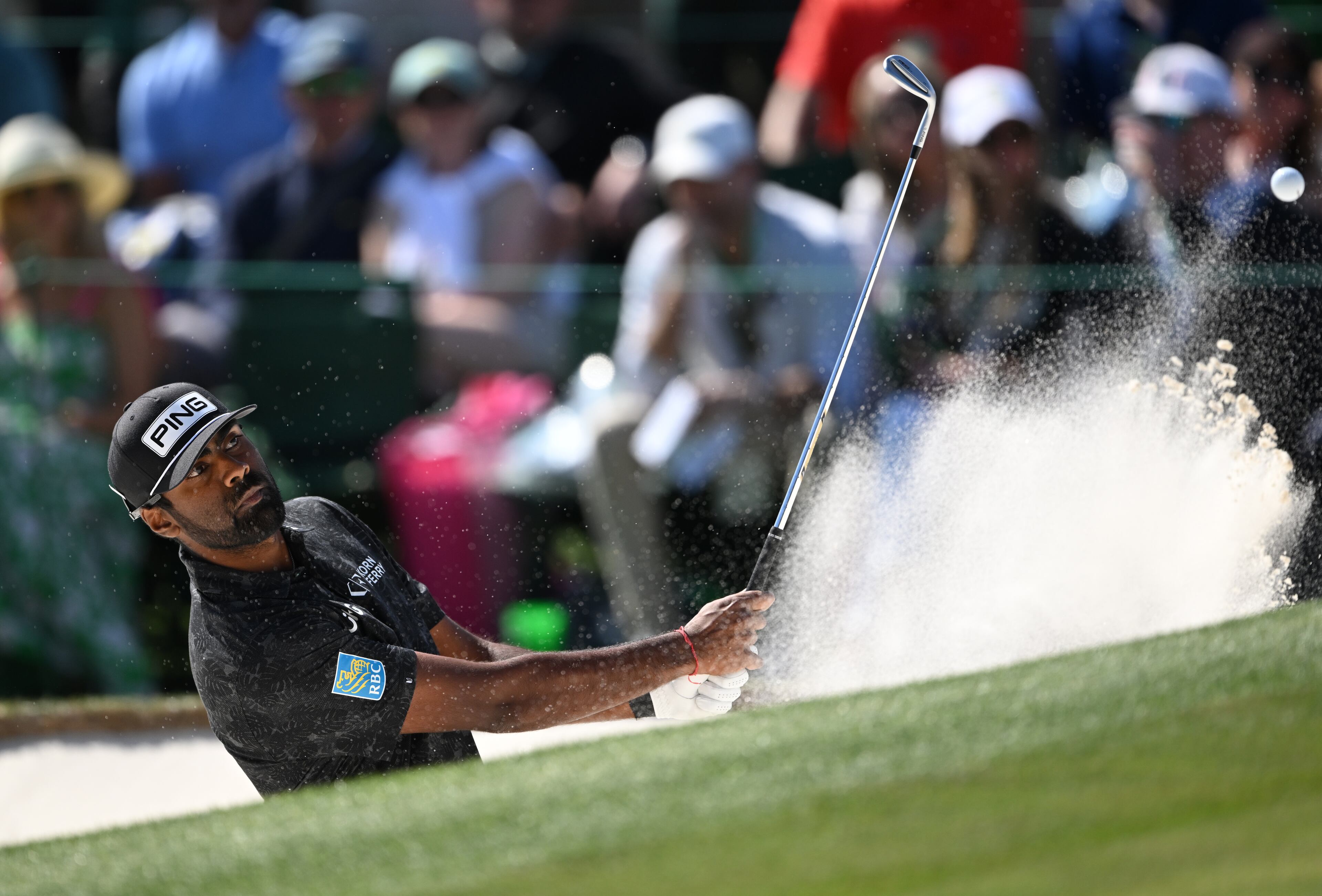 Sahith Theegala chips onto 18th green during second round of the 2024 Masters Tournament at Augusta National Golf Club, Friday, April 12, 2024, in Augusta, Ga. (Hyosub Shin / Hyosub.Shin@ajc.com)