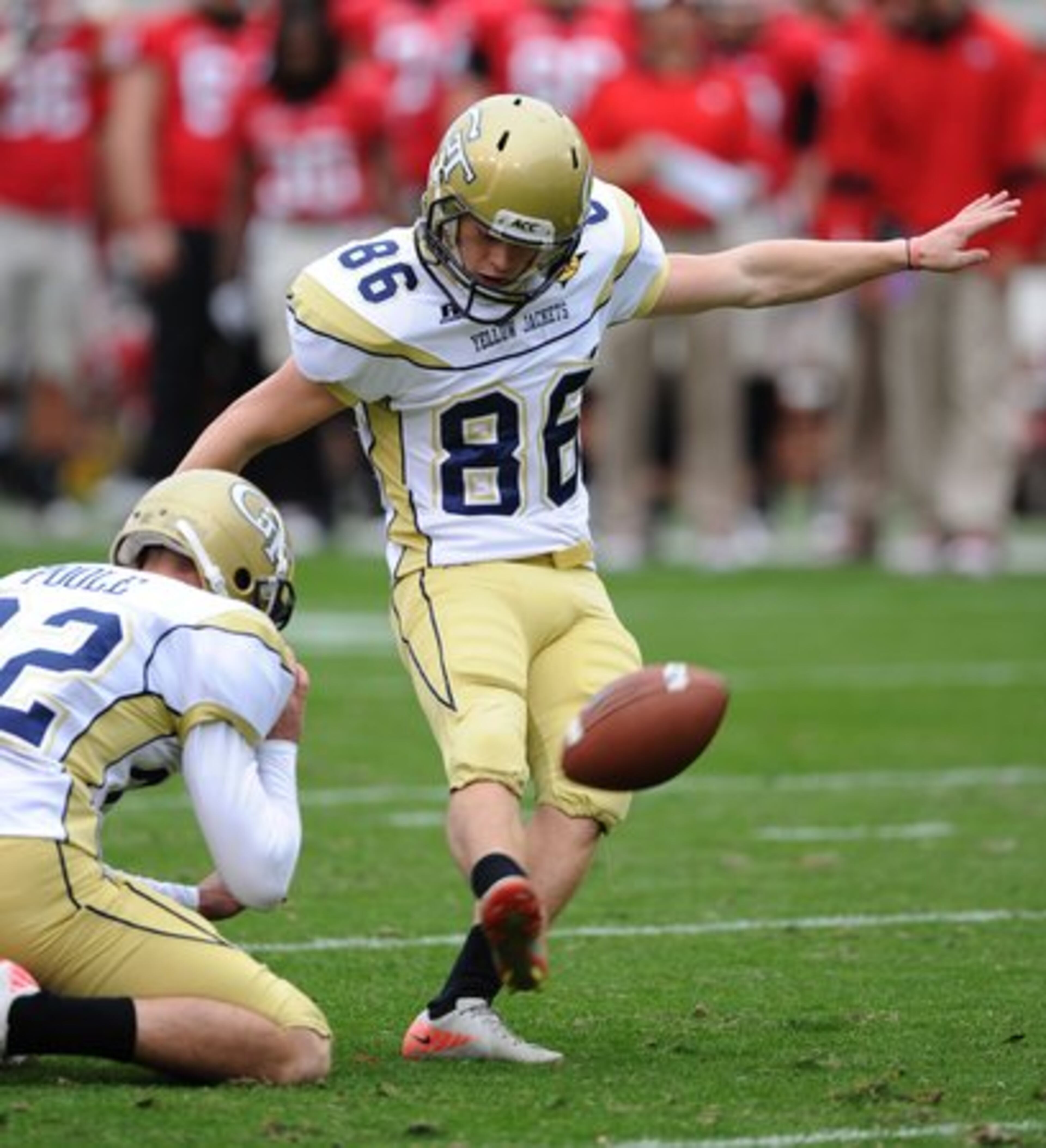 Georgia Tech's Justin Moore puts the Yellow Jackets on the scoreboard with a 22-yard field goal in the first half.
