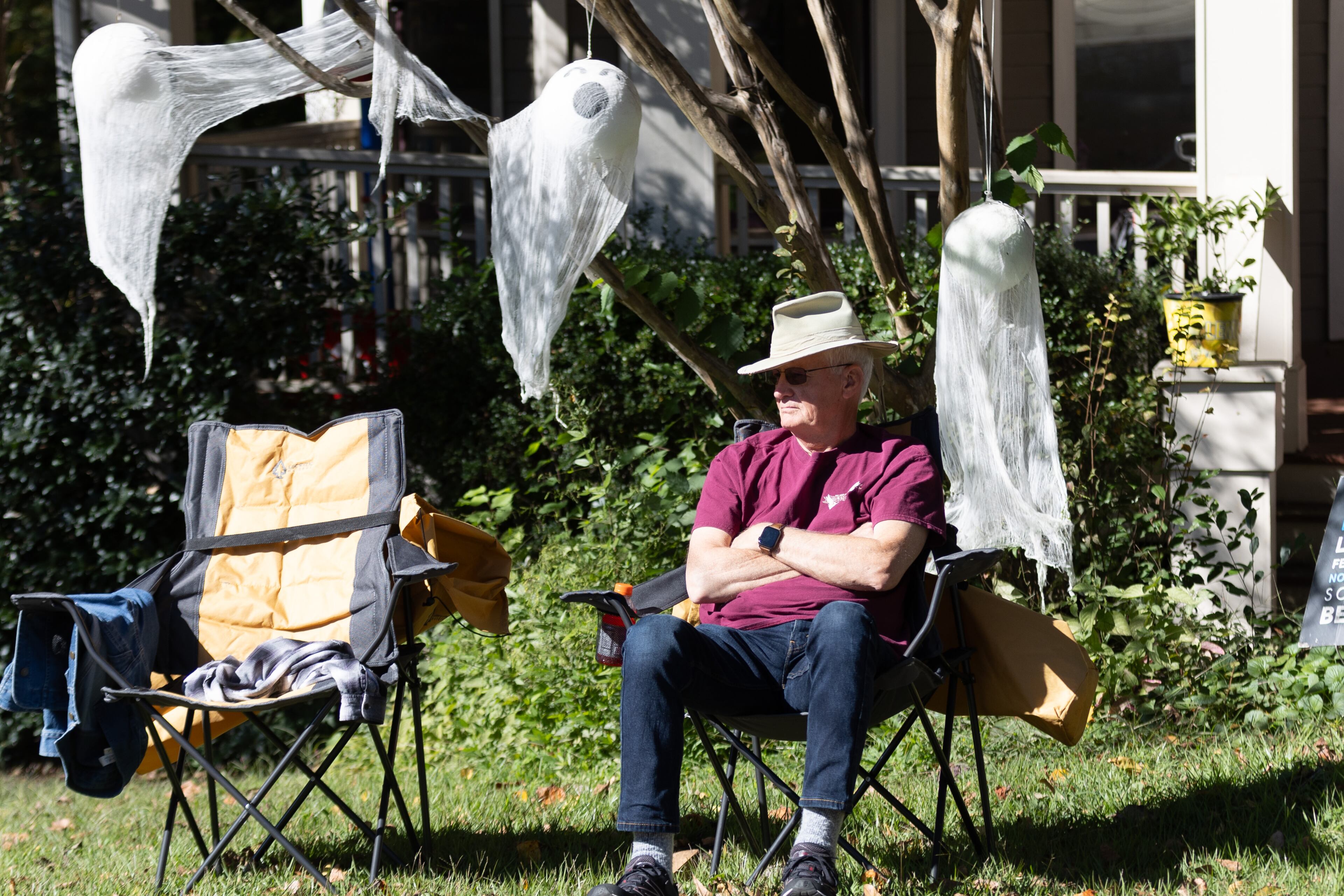 Rick Fogel waits for the start of the 12th Annual Madison Avenue Derby in Decatur on Saturday, Oct. 21, 2023. (Steve Schaefer/steve.schaefer@ajc.com)