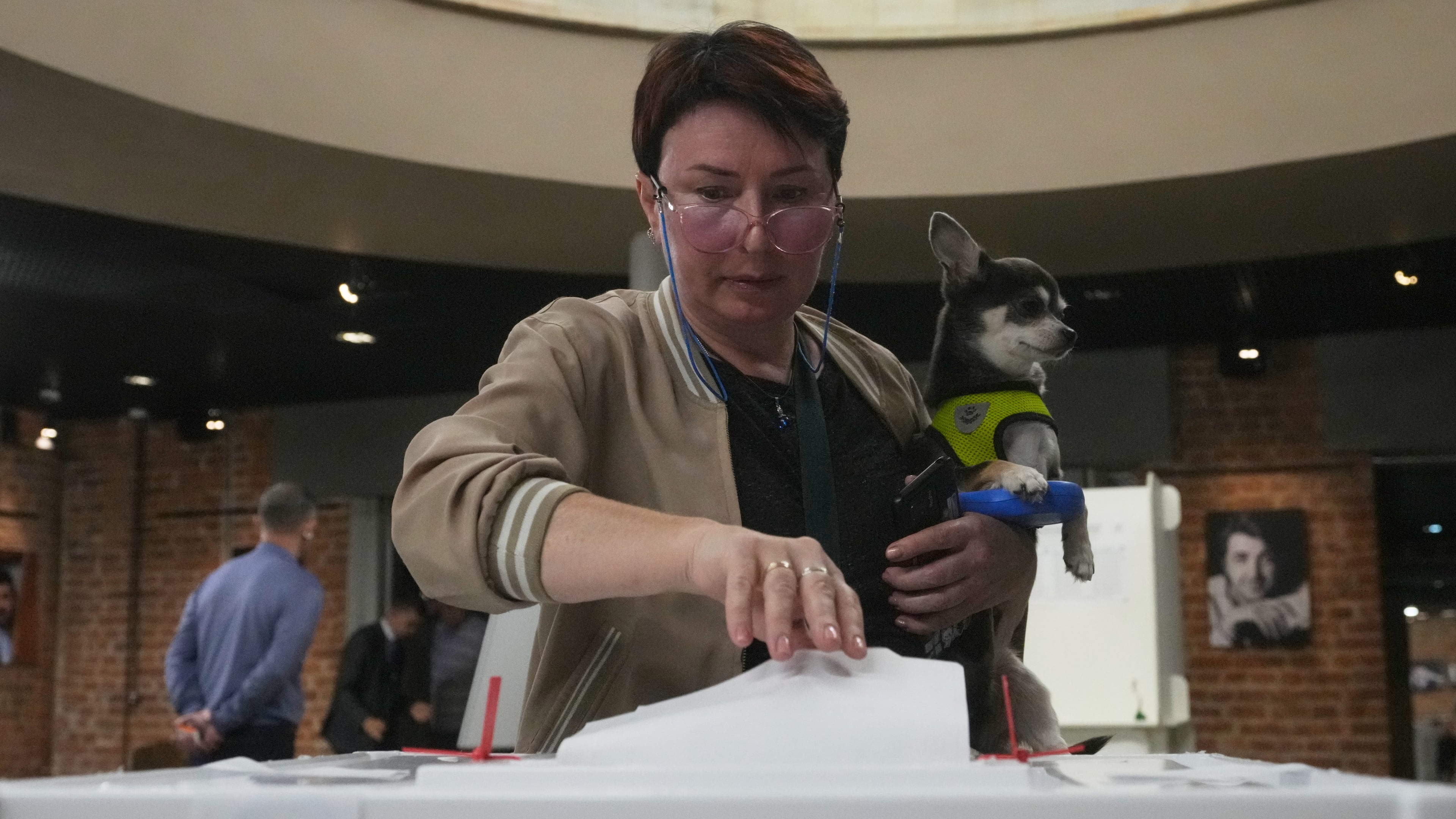 A voter casts a ballot in the parliamentary election in Moscow, Sunday, Sept. 20, 2026. (AP Photo/Pavel Bednyakov)