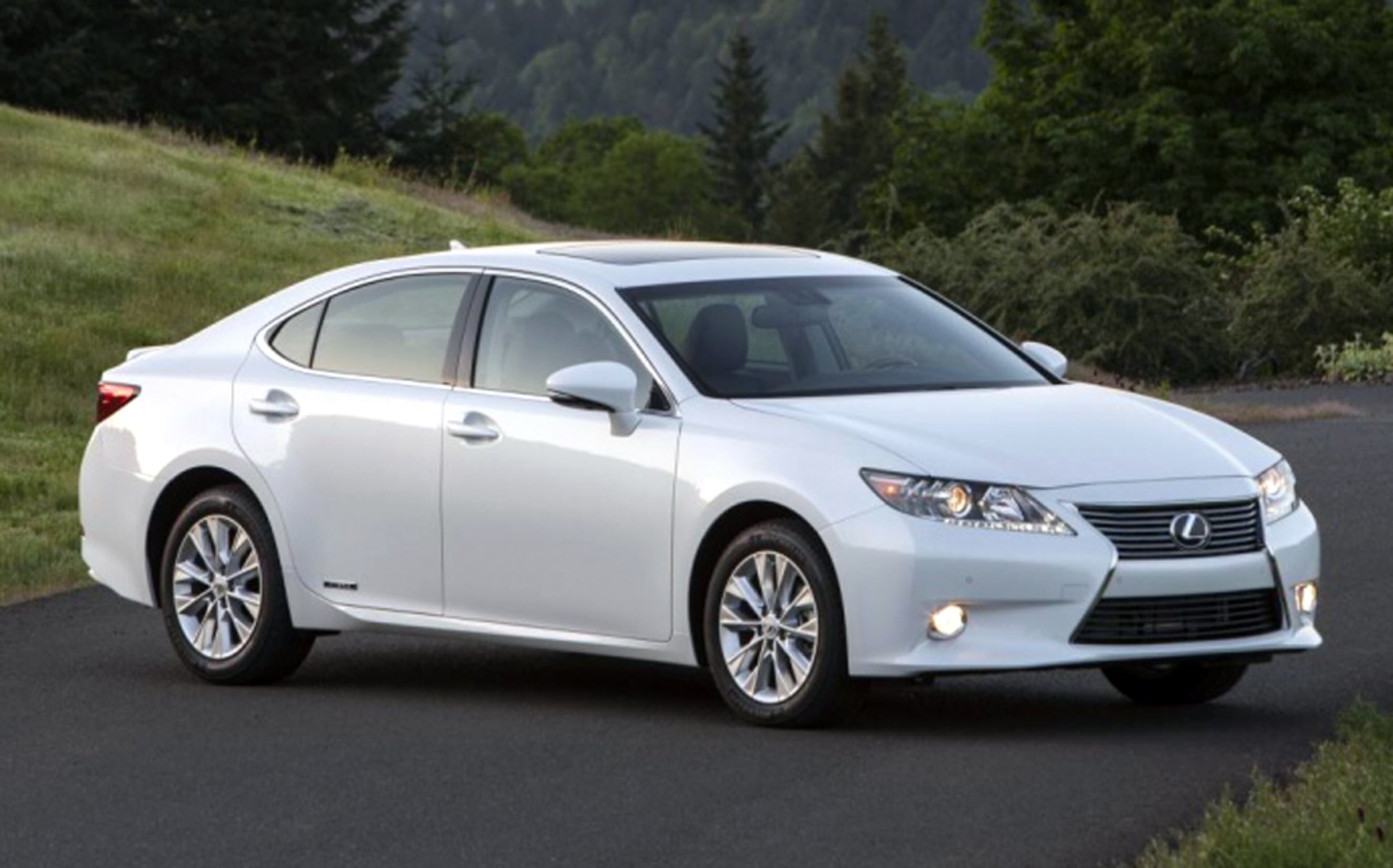 Luxury midsized/large cars: Lexus ES 300h