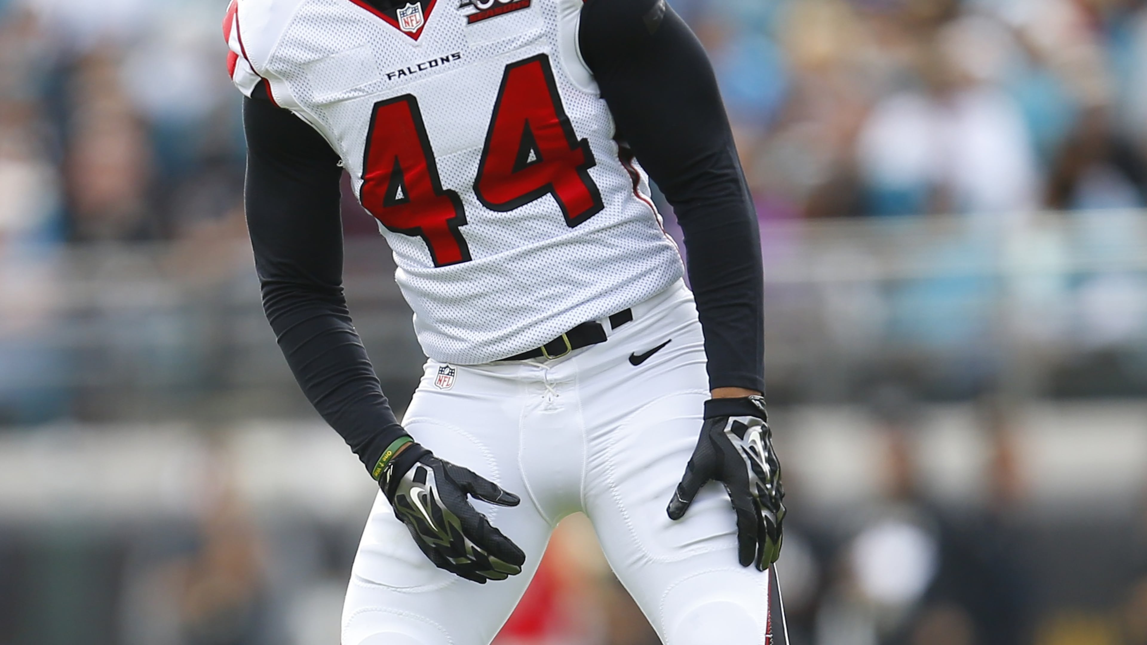 Atlanta Falcons defensive end Vic Beasley (44) lines up against the Jacksonville Jaguars during an NFL football game in Jacksonville, Fla., Sunday, Dec. 20, 2015. (Jeff Haynes/AP Images for Panini)