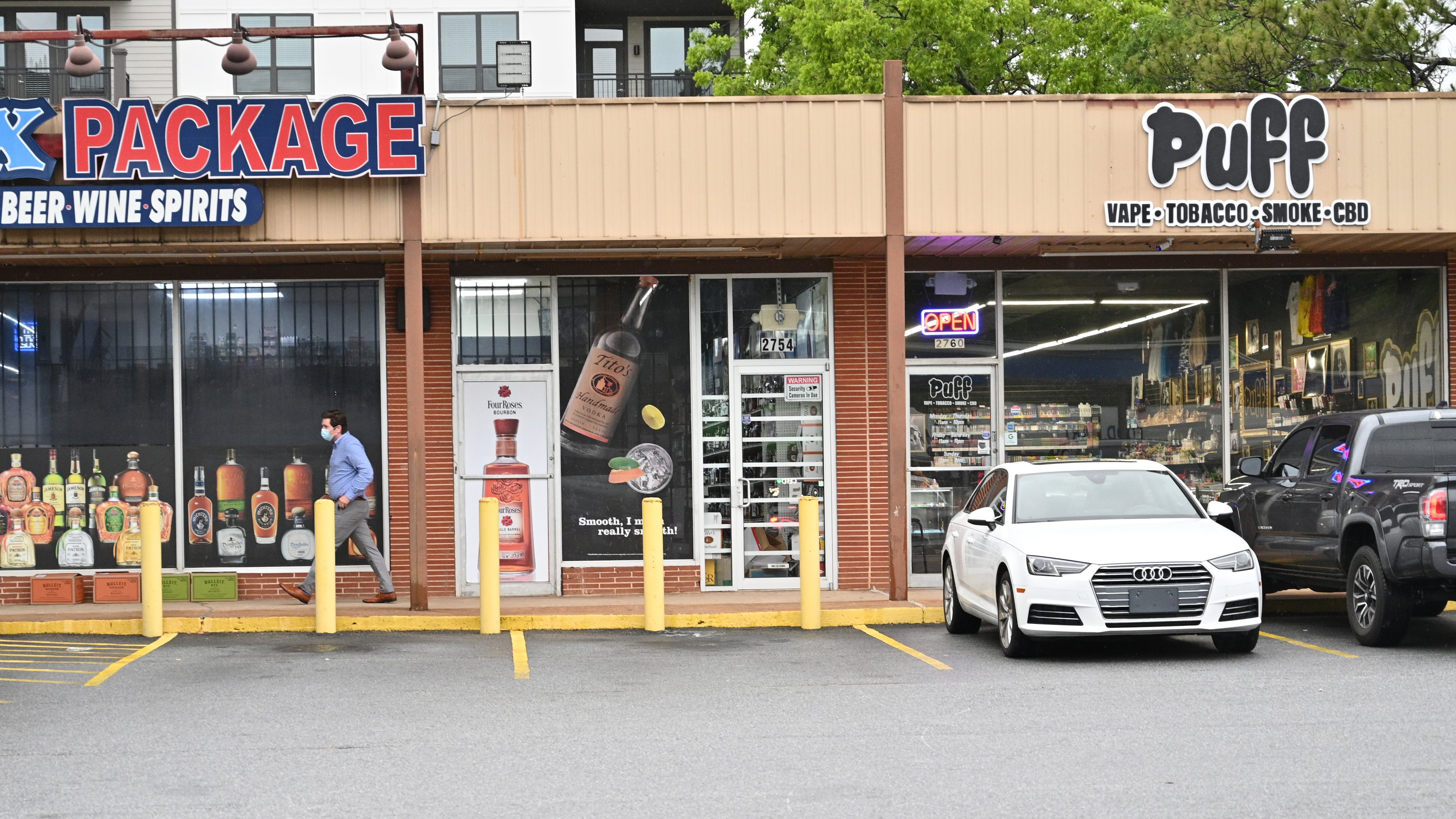 May 12, 2021 Decatur - Puff Smoke Shop is located between the liquor store and clothing alteration store on E. College Ave. in Decatur on Wednesday, May 12, 2021. (Hyosub Shin / Hyosub.Shin@ajc.com)