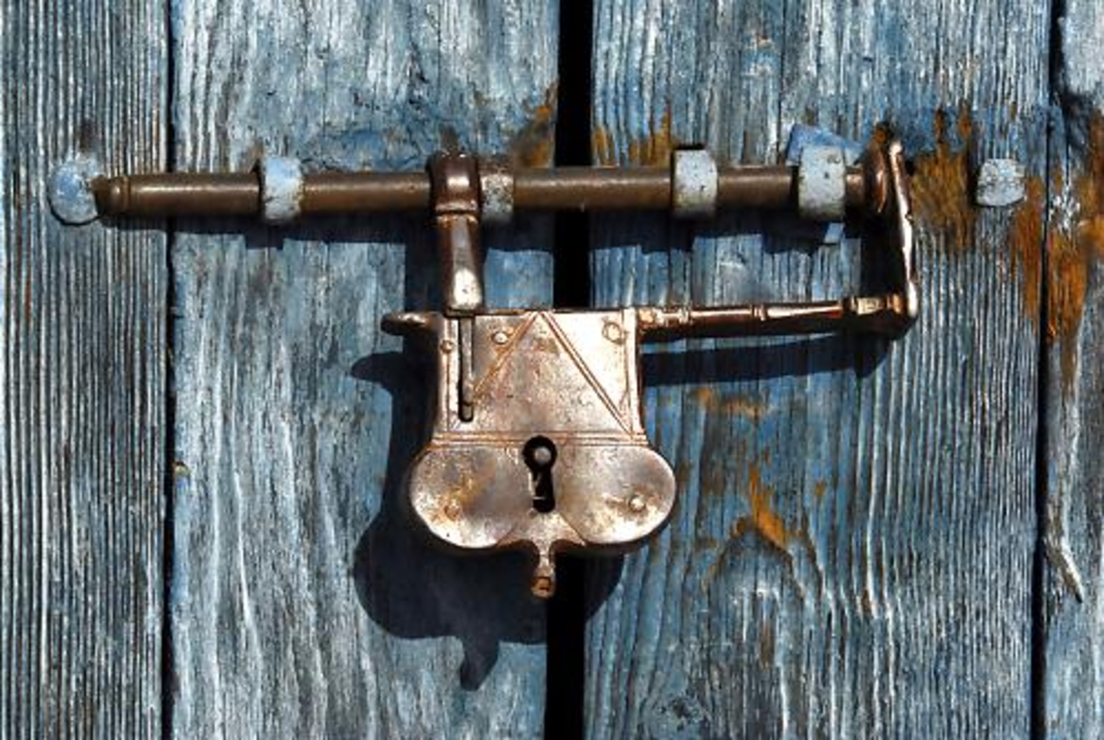 A locally-made lock on the church door at Cariquima.