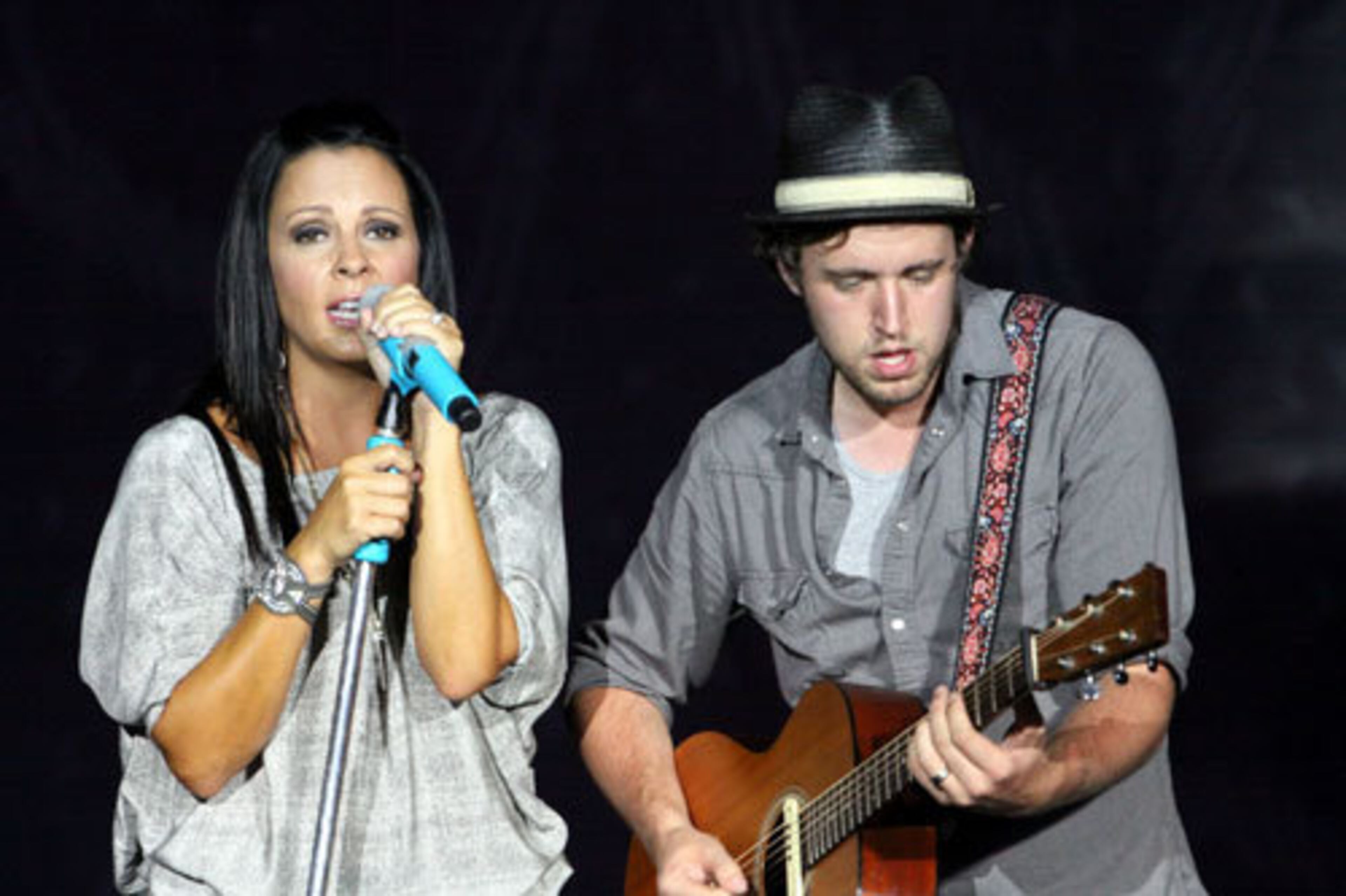 Sara Evans performs "Perfect."
