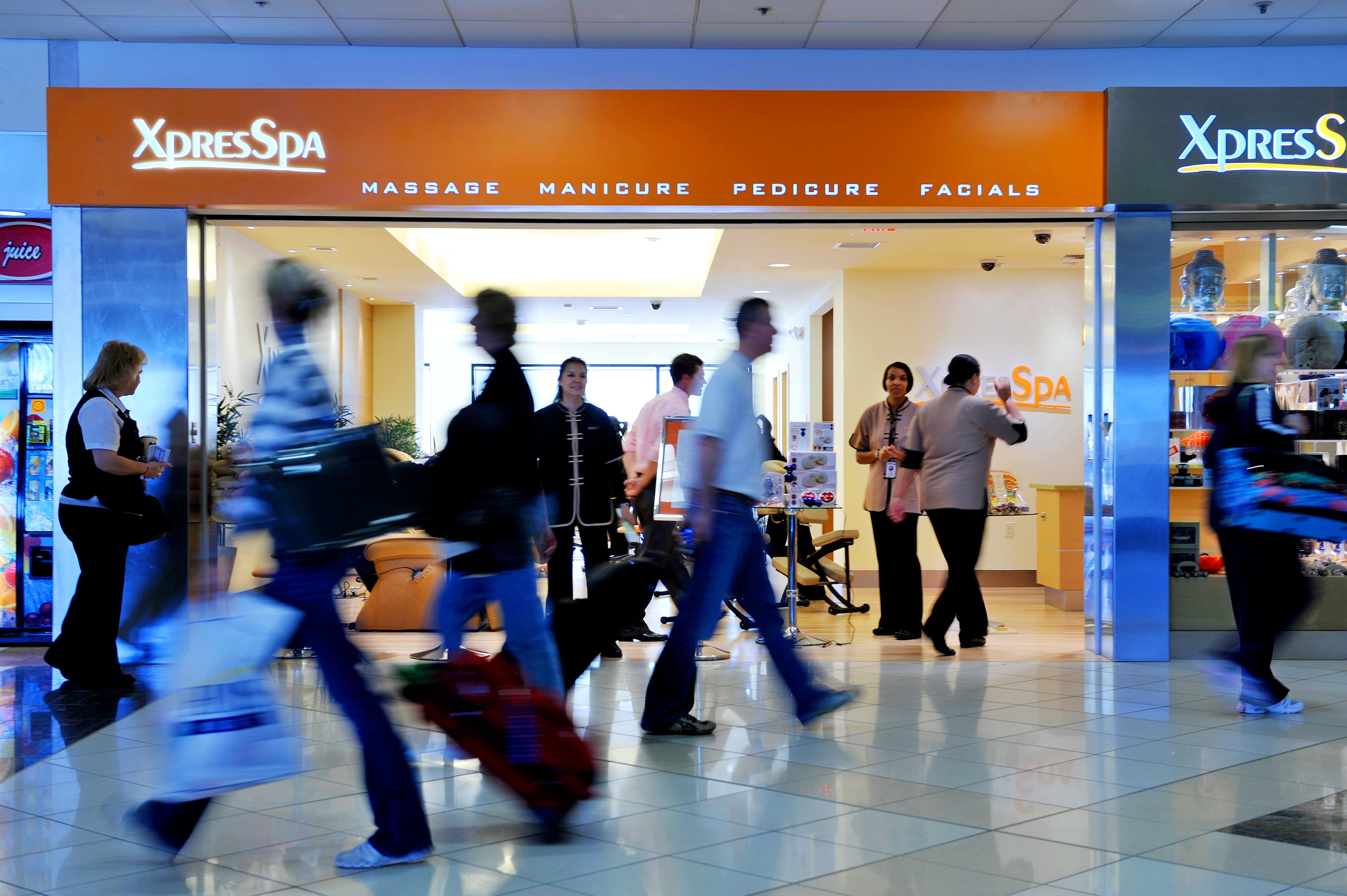 090409 -- ATLANTA, GA.: As part of the retail makeover at Atlanta's Hartsfield-Jackson International Airport, the first ever spa (Concourse C) is now in business to pamper tired and beauty conscious travellers. For Rachel Tobin Ramos story. RICH ADDICKS / raddicks@ajc.com