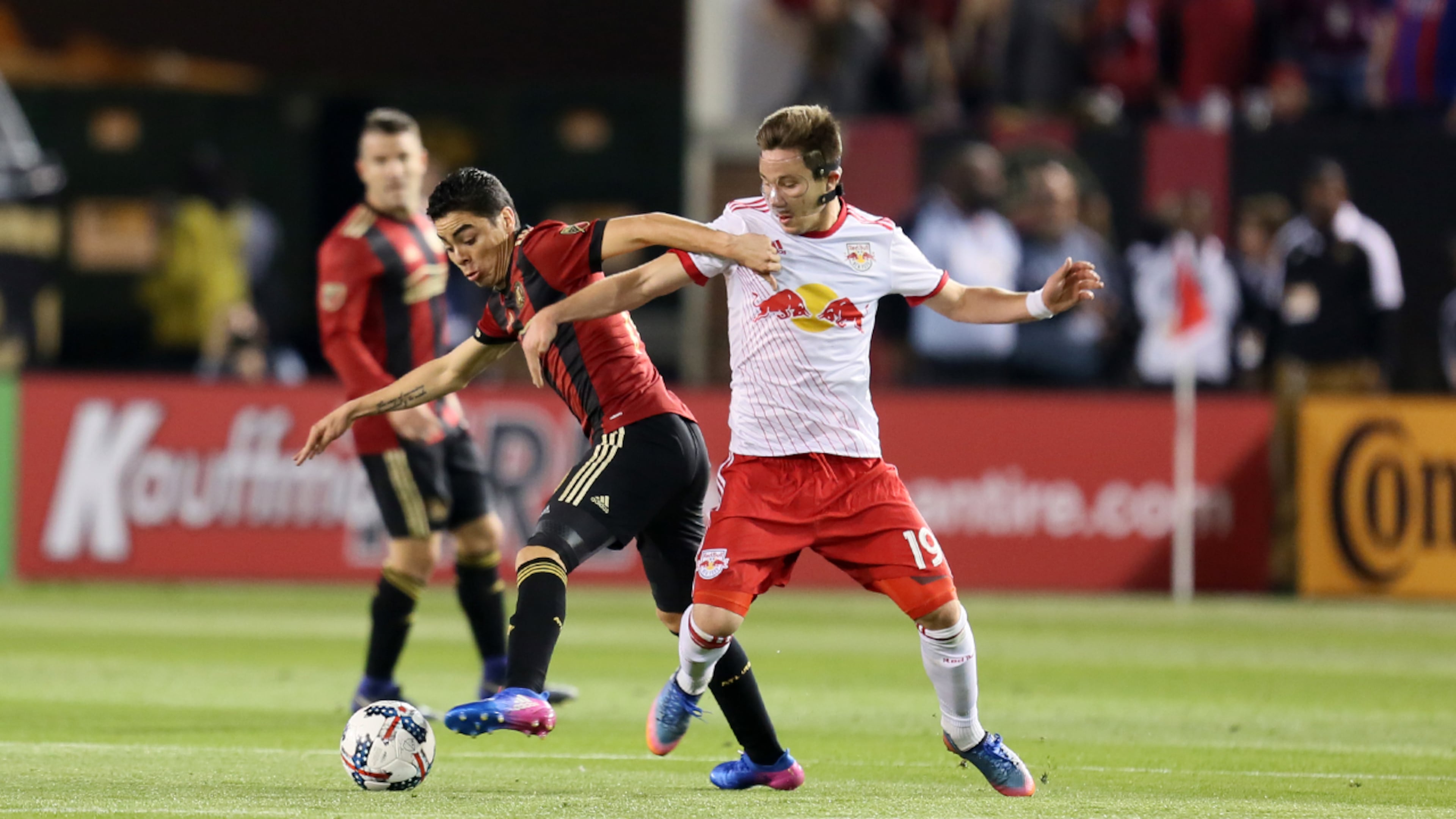 MARCH 5, 2017 Atlanta, Atlanta United midfielder Miguel Almiron battles for the ball with New York Red Bulls midfielder Alex Muyl in the the first game for the Five Stripes. (Miguel Martinez / Mundo Hispanico)