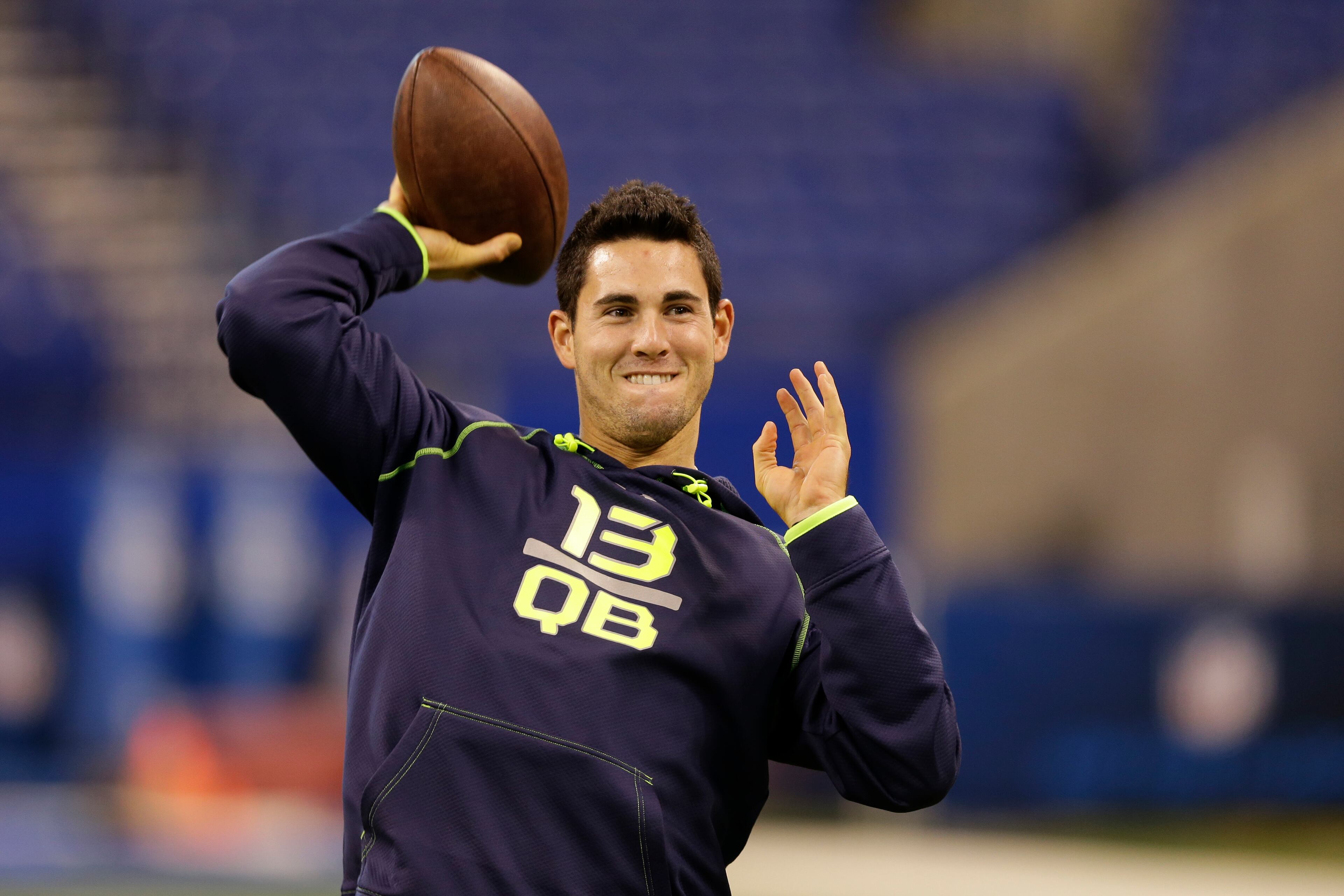 Georgia quarterback Aaron Murray throws during a drill at the NFL football scouting combine in Indianapolis, Sunday, Feb. 23, 2014. (AP Photo/Michael Conroy)