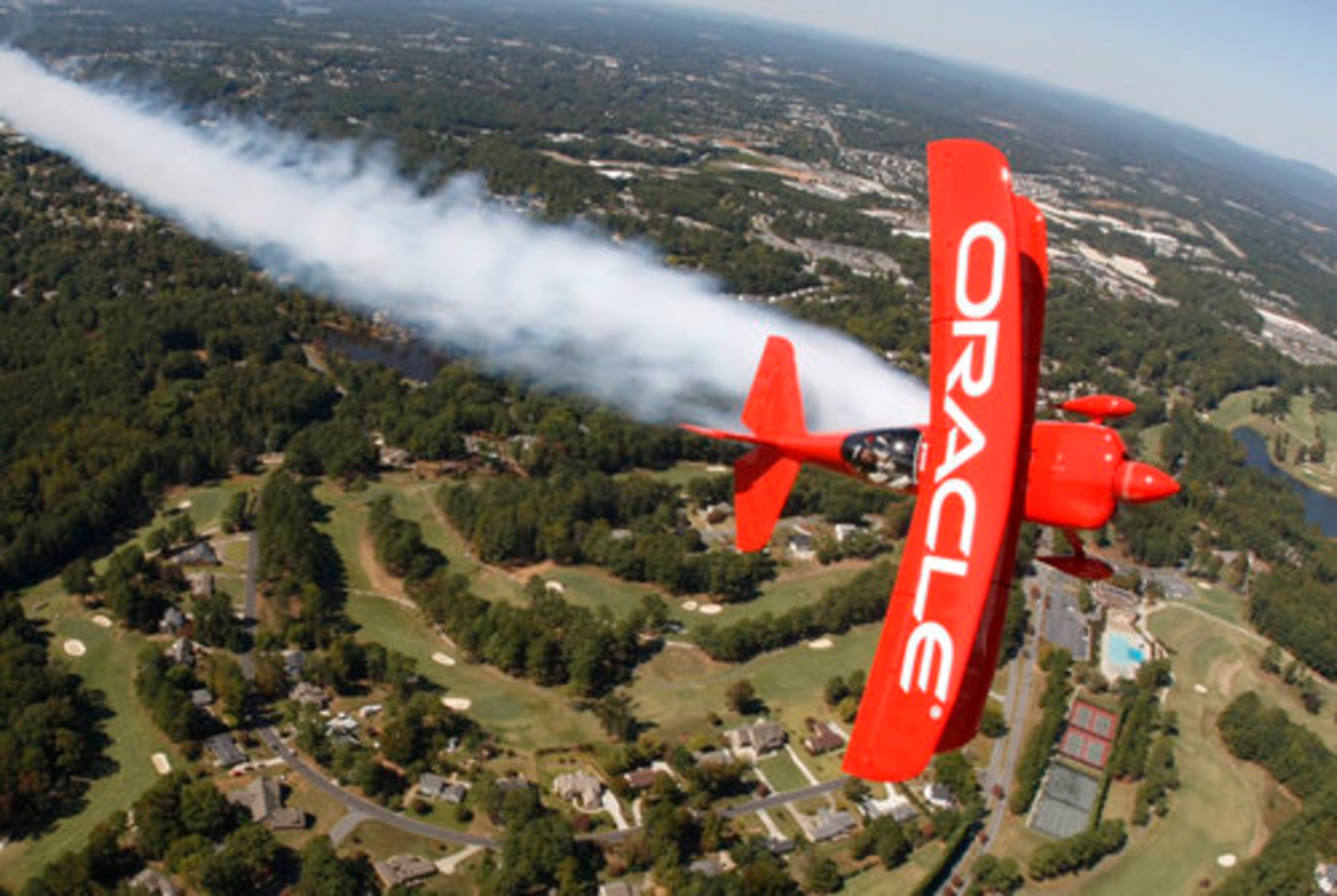 Tucker has flown more than 1,000 performances at more than 425 airshows.