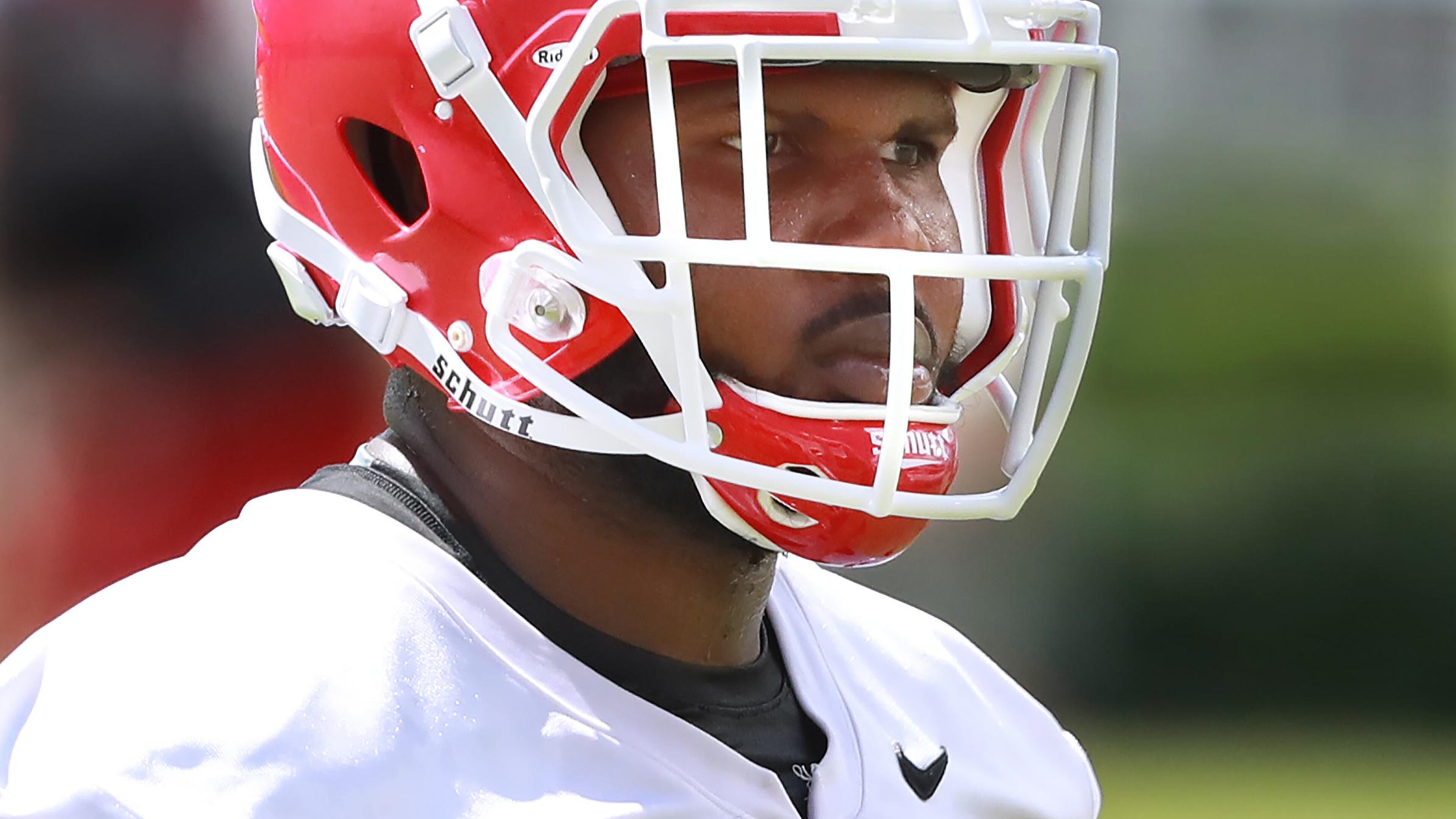 Georgia defensive lineman Jay Hayes played only a handful of snaps in the 45-0 win over Austin Peay. Curtis Compton/ccompton@ajc.com
