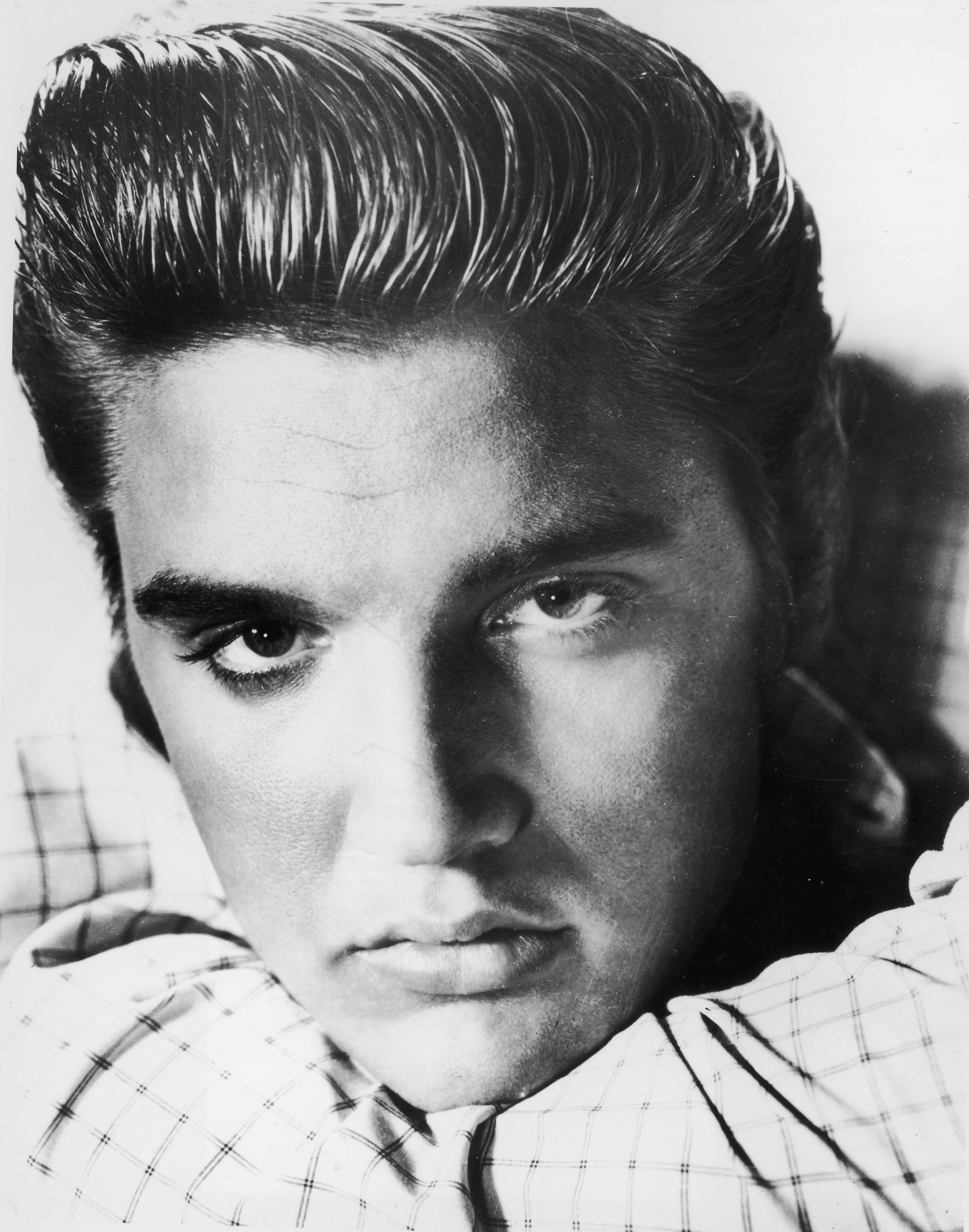 UNDATED PHOTO: (FILE PHOTO) Elvis Presley poses for a portrait circa 1955. August 16, 2002 marks the 25th anniversary of Presley's death. Elvis died August 16, 1977 in Memphis, Tennessee. (Photo by Getty Images)