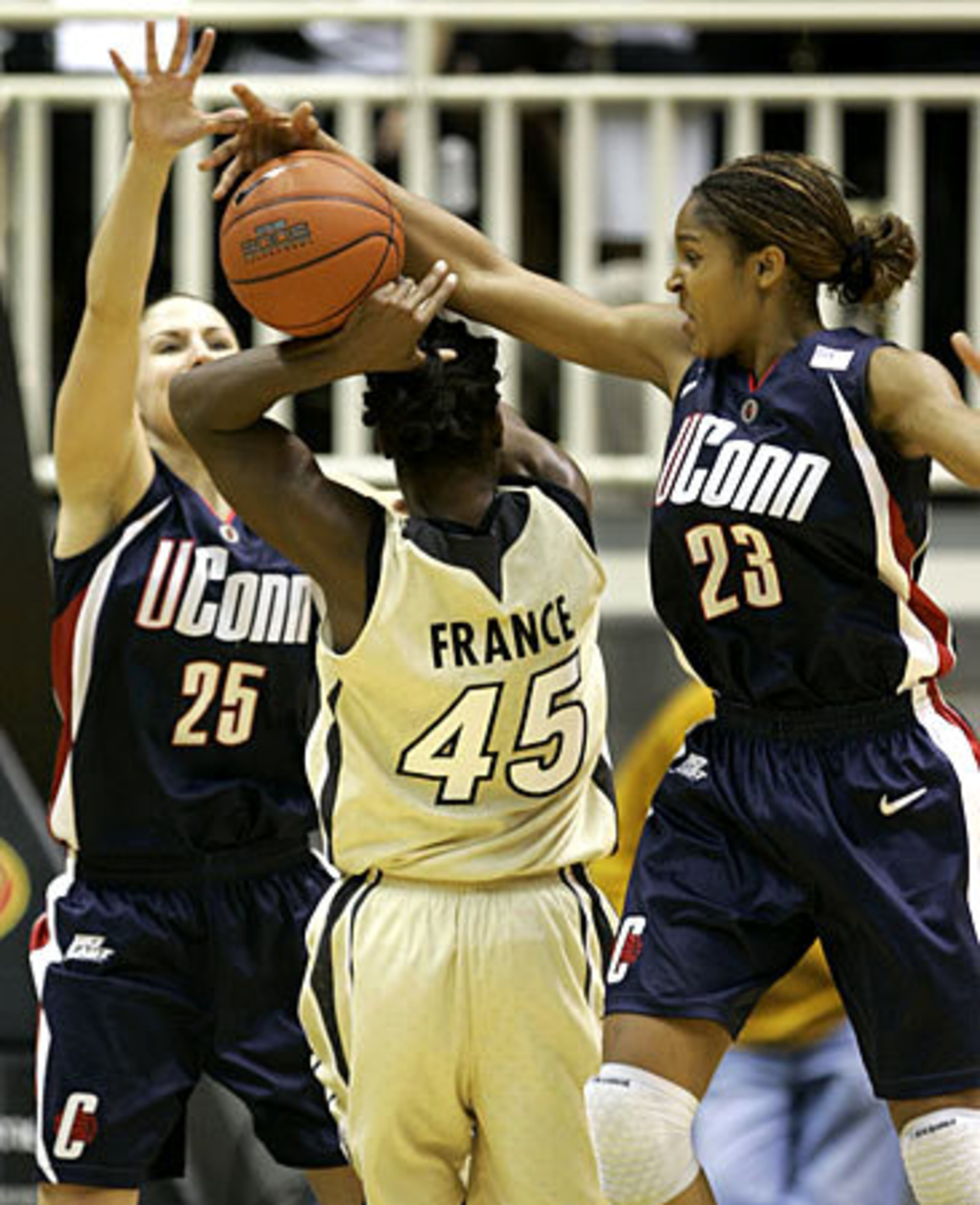 2. Court awareness: She has a knack for knowing where she needs to be on the floor in any situation, no matter the score or if it's on the offensive or defensive end.