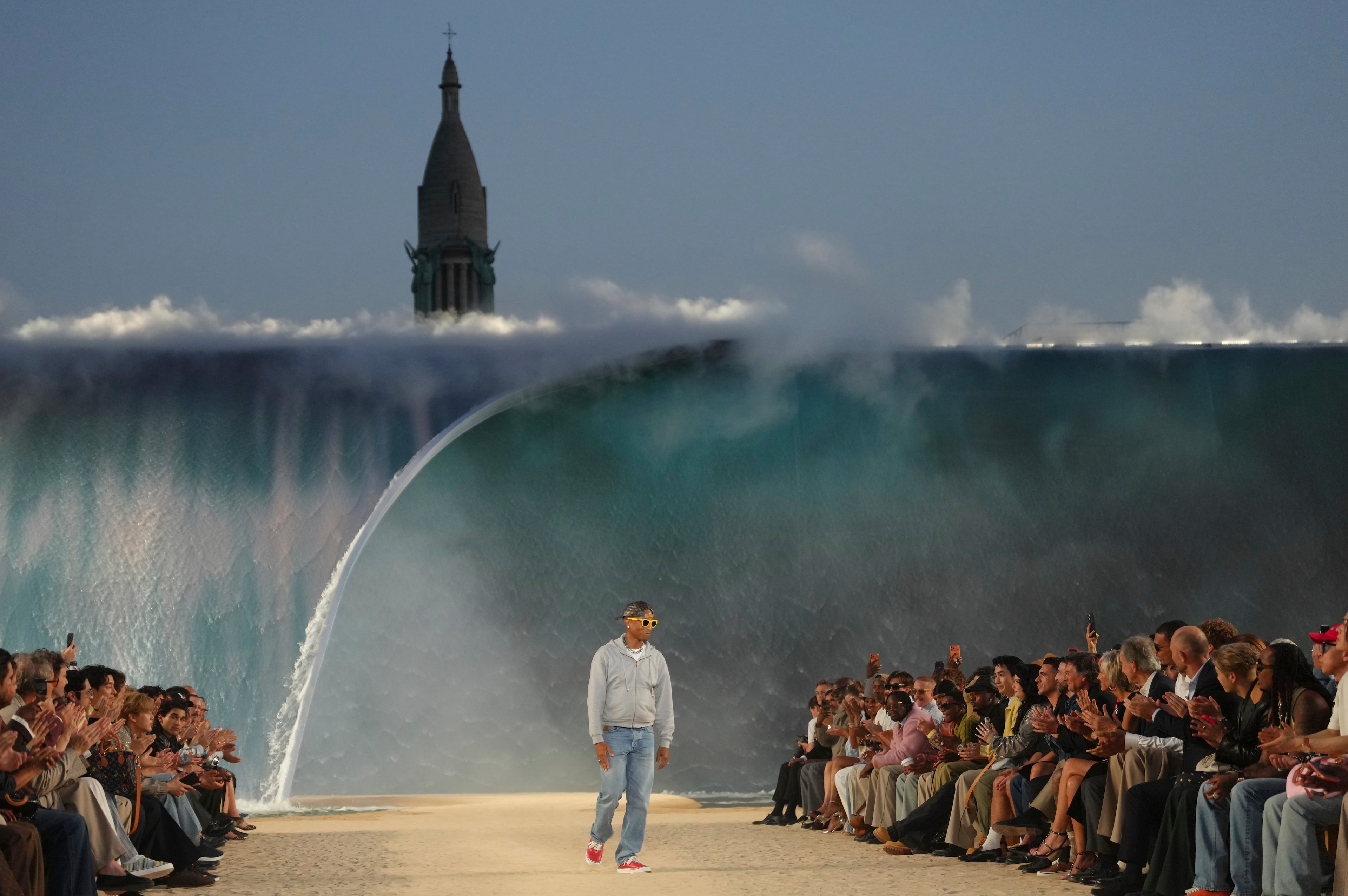 APTOPIX Paris Fashion Louis Vuitton Mens S/S 27