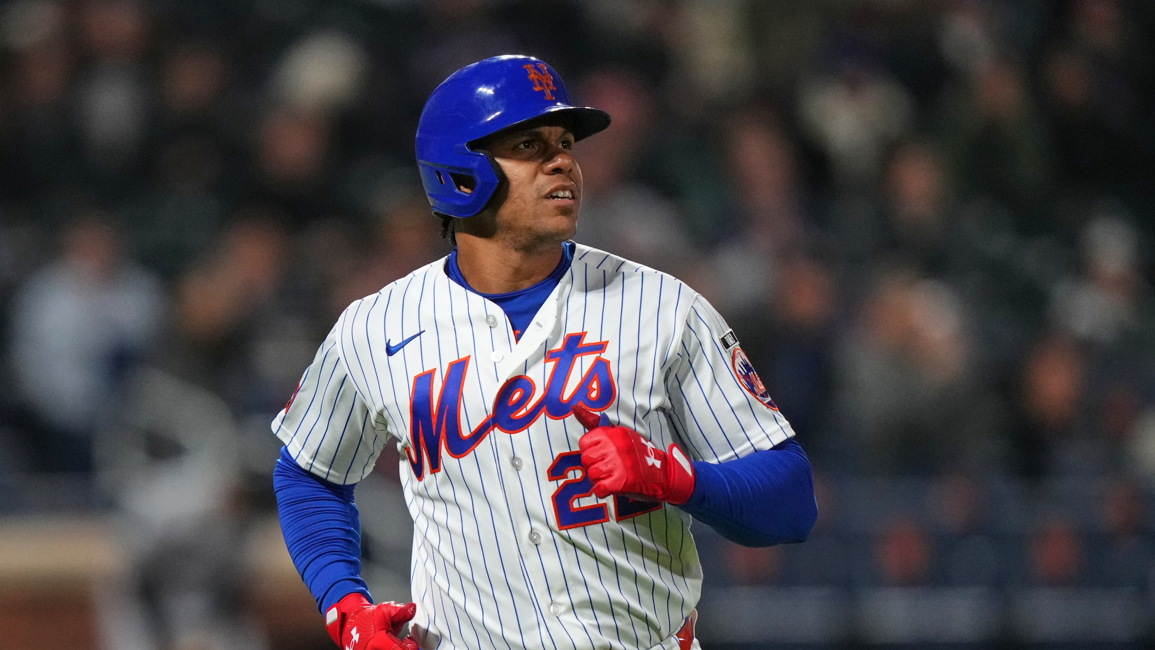 New York Mets' Juan Soto reacts after hitting a line out during the third inning of a baseball game against the Minnesota Twins Wednesday, April 22, 2026, in New York. (AP Photo/Frank Franklin II)