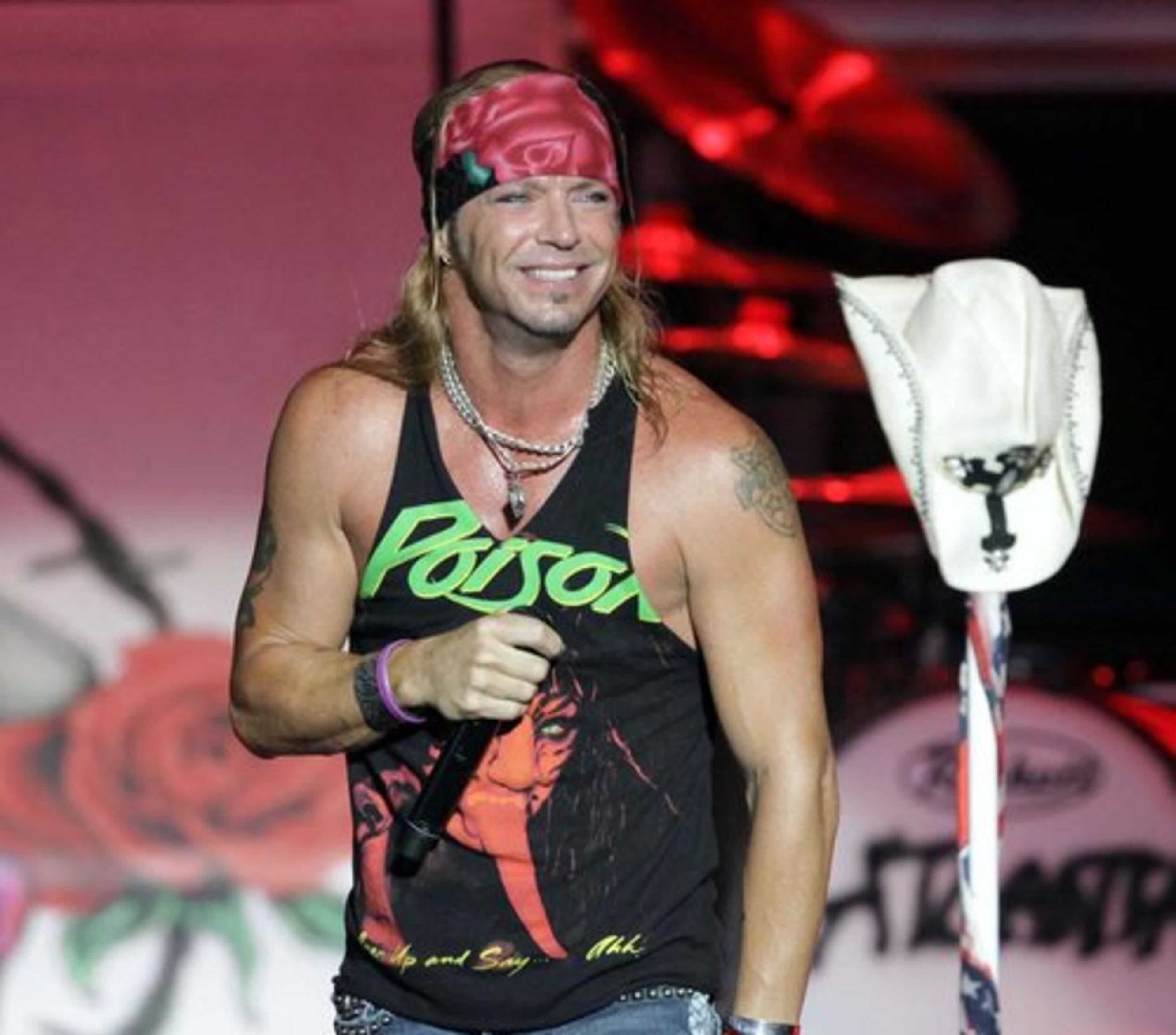 Bret Michaels and Poison performing.