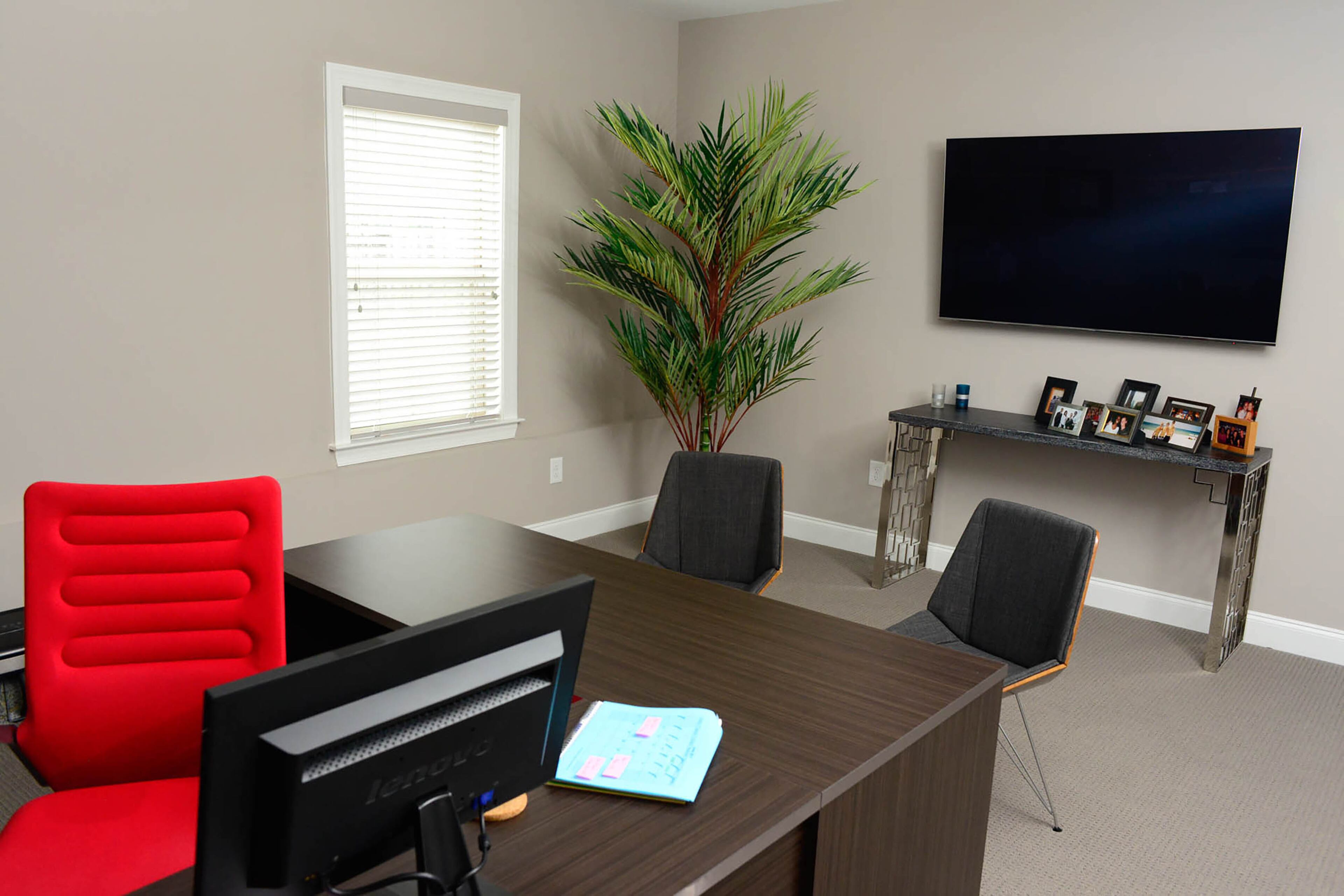 Photos are displayed on a console table from Hayneedle, while side chairs from Overstock provide additional fashionable seating. Built-in speakers allow
the homeowner to enjoy music throughout the Sandy Springs home. "I installed SONOS to stream music wirelessly," Dalusky said.