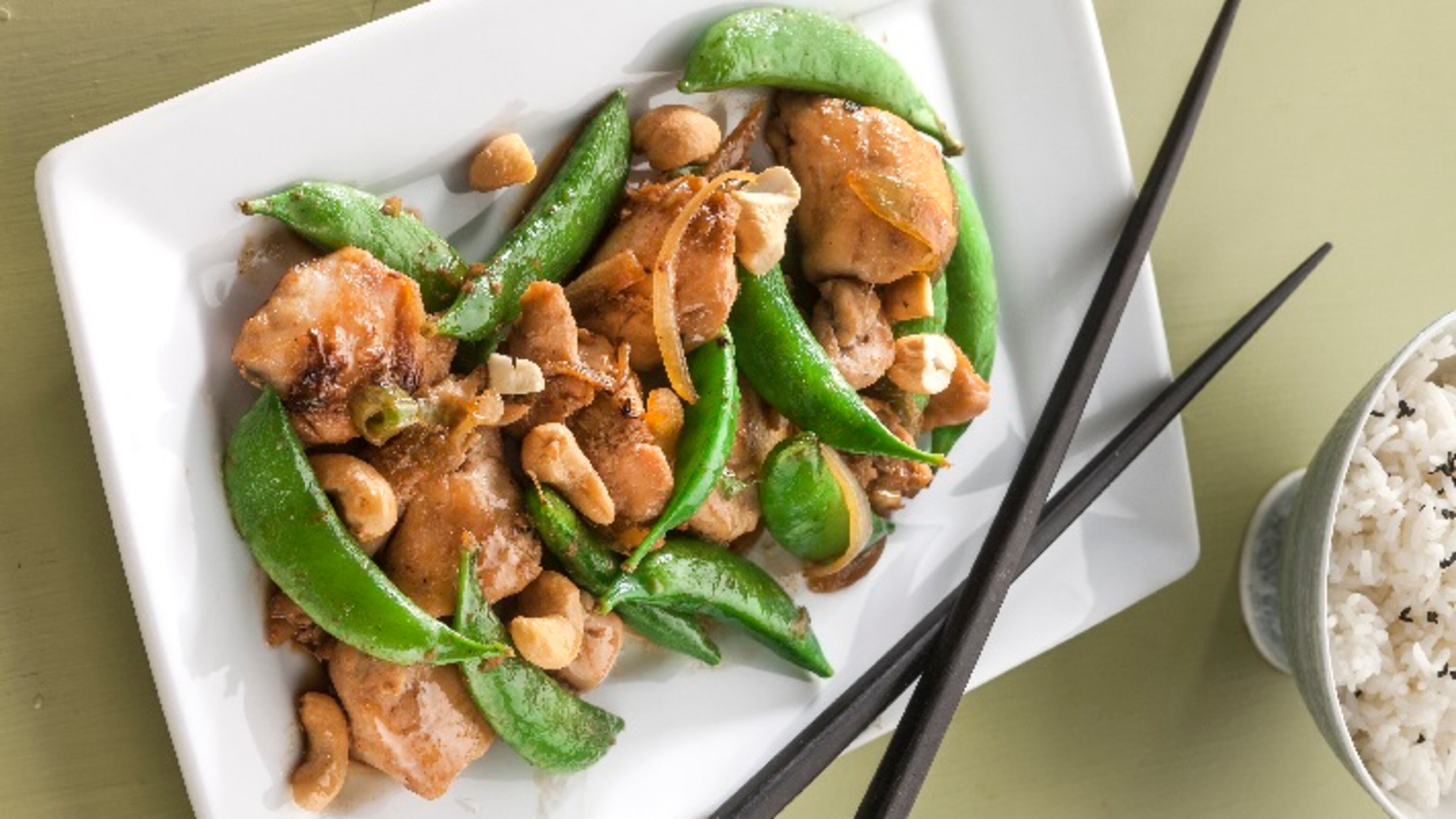 An umami-packed sauce of chicken broth, soy sauce and Sriracha flavors a chicken, cashew and snow pea stir-fry. (Bill Hogan/Chicago Tribune/TNS)