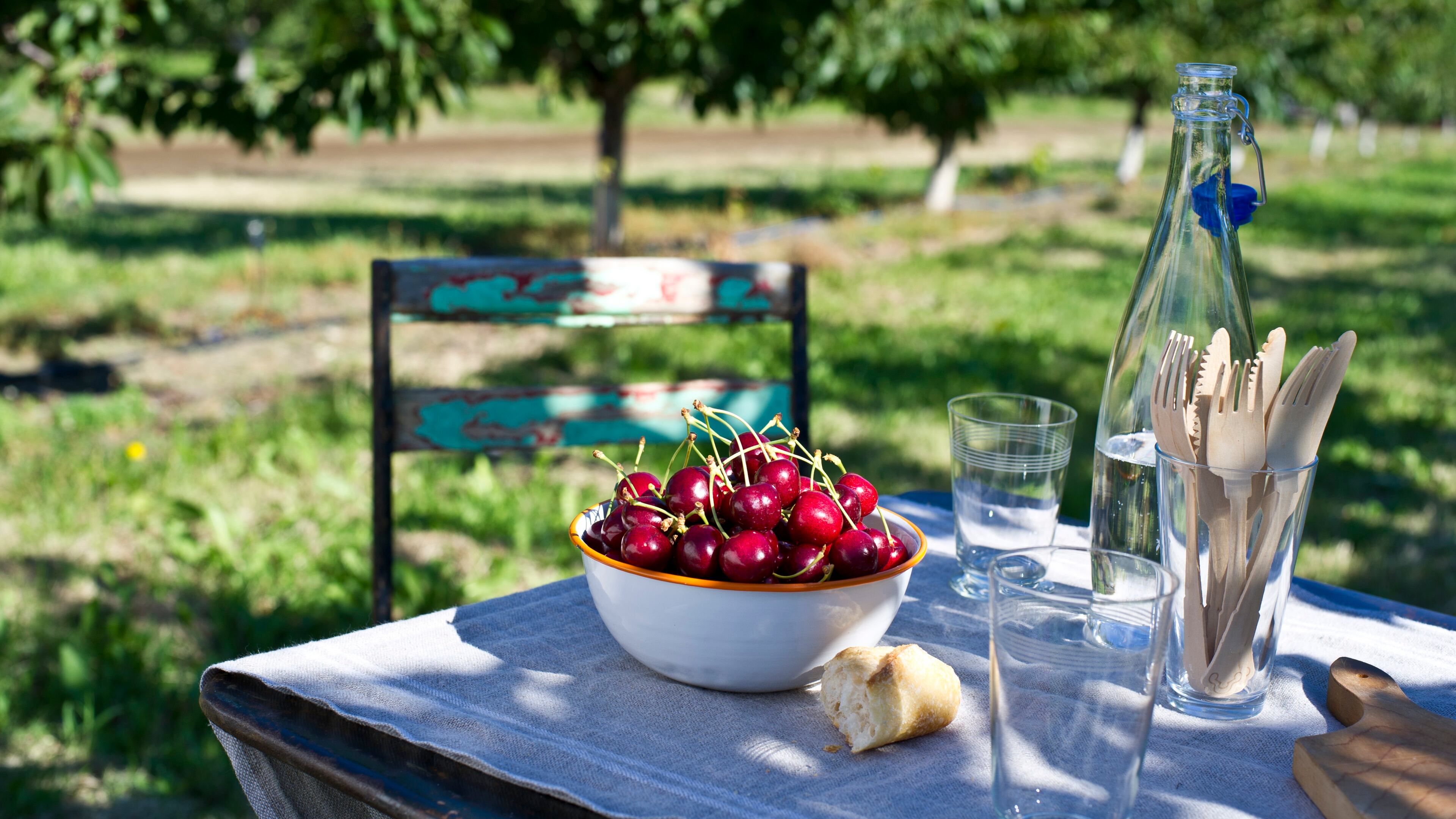 Fresh cherries from Washington, Oregon, Idaho, Utah and Montana