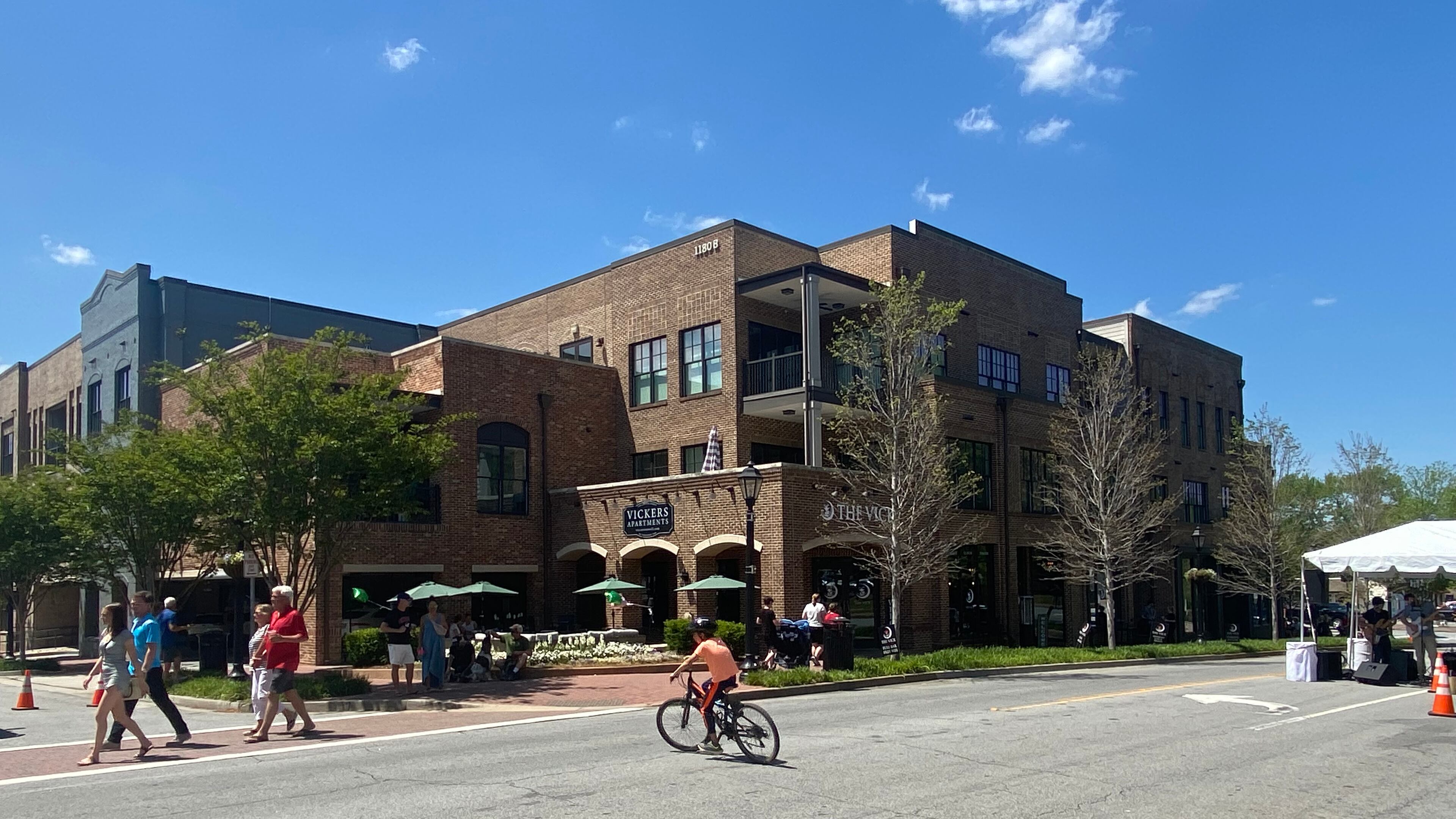 Vickers, a mixed-use project located at Canton and Woodstock Streets in Roswell, was built in 2018. City Council plans to approve changes to its building code next month and add requirements that restrict how apartment communities are built. A vote approving amendments to the Unified Development Code would require new apartments and condominiums be part of a mixed-use development. (Adrianne Murchison / Adrianne.Murchison@ajc.com)