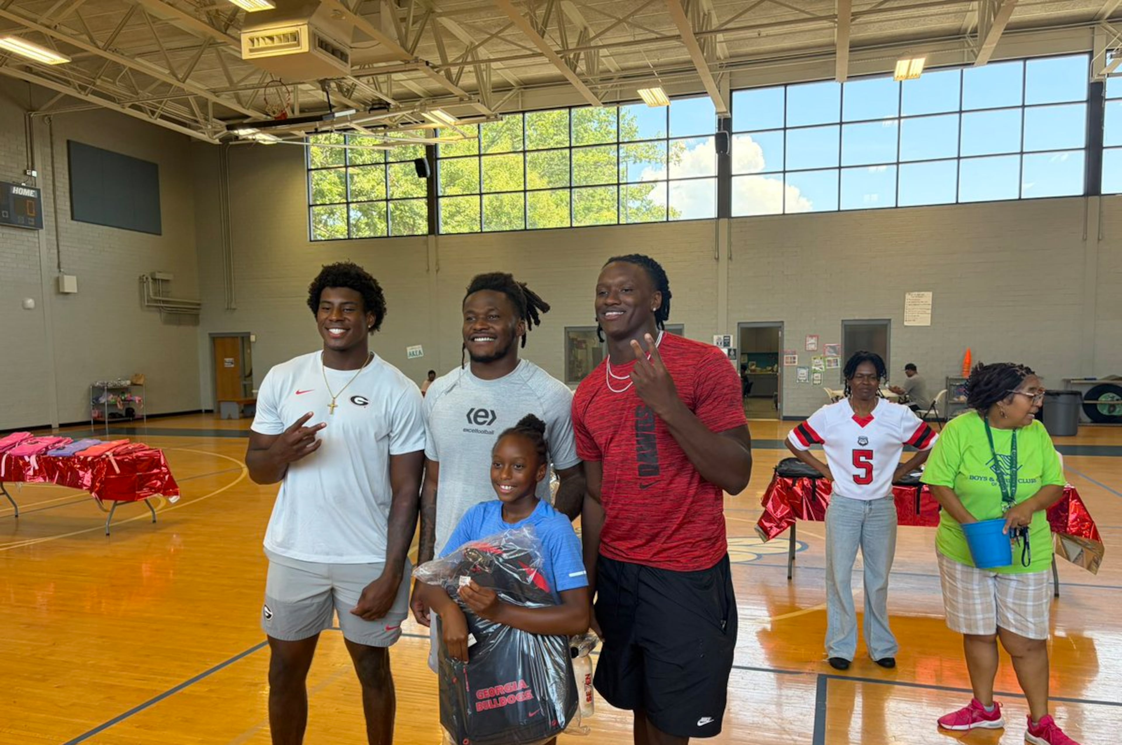 UGA linebackers host community event